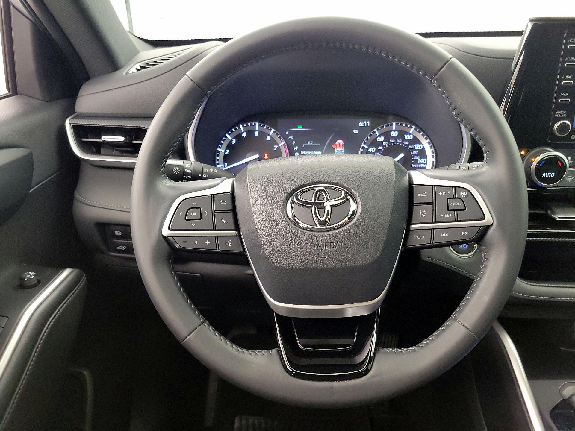 Thumbnail: 2022 Toyota Highlander - 10