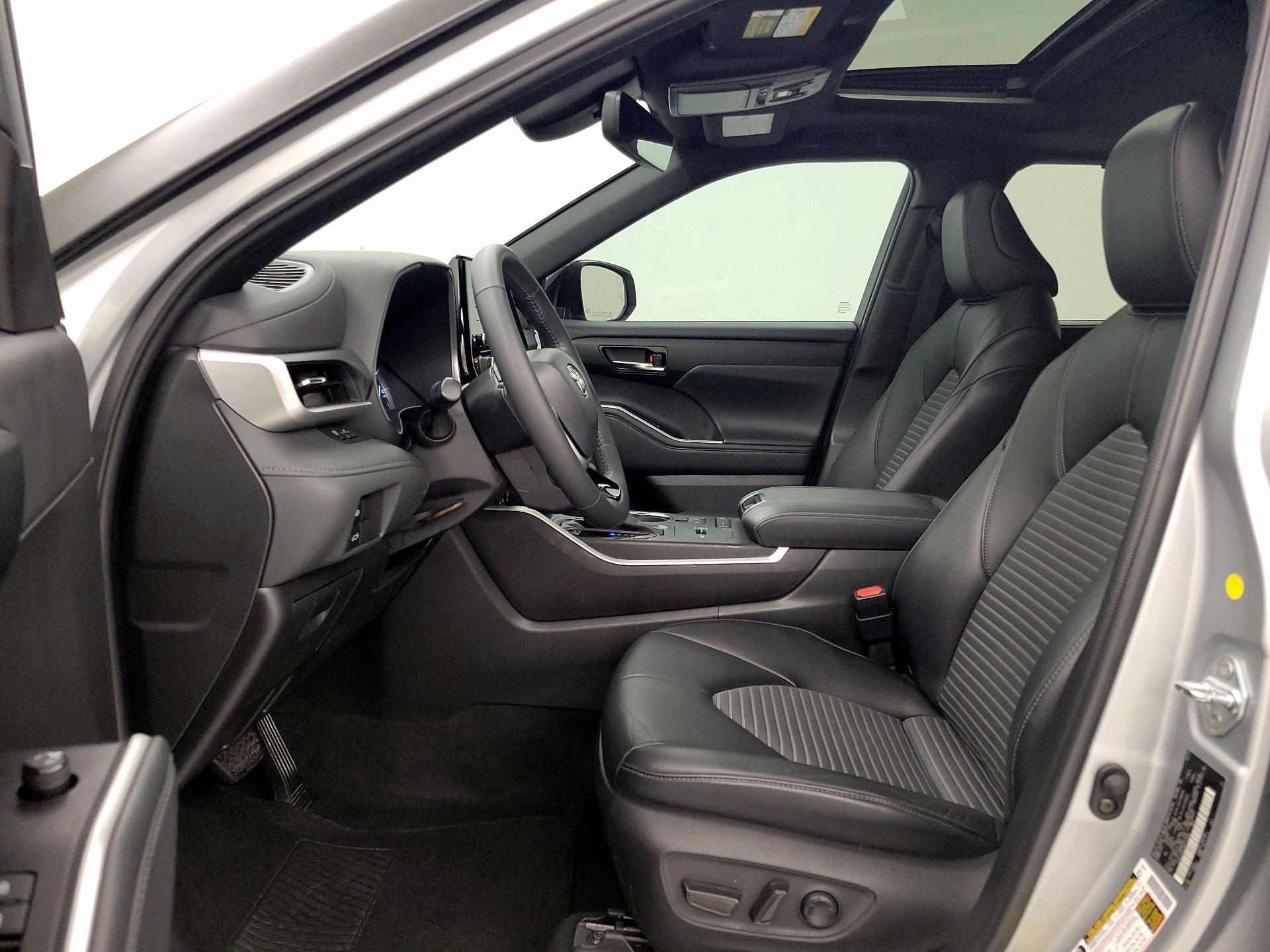 Thumbnail: 2022 Toyota Highlander - 11