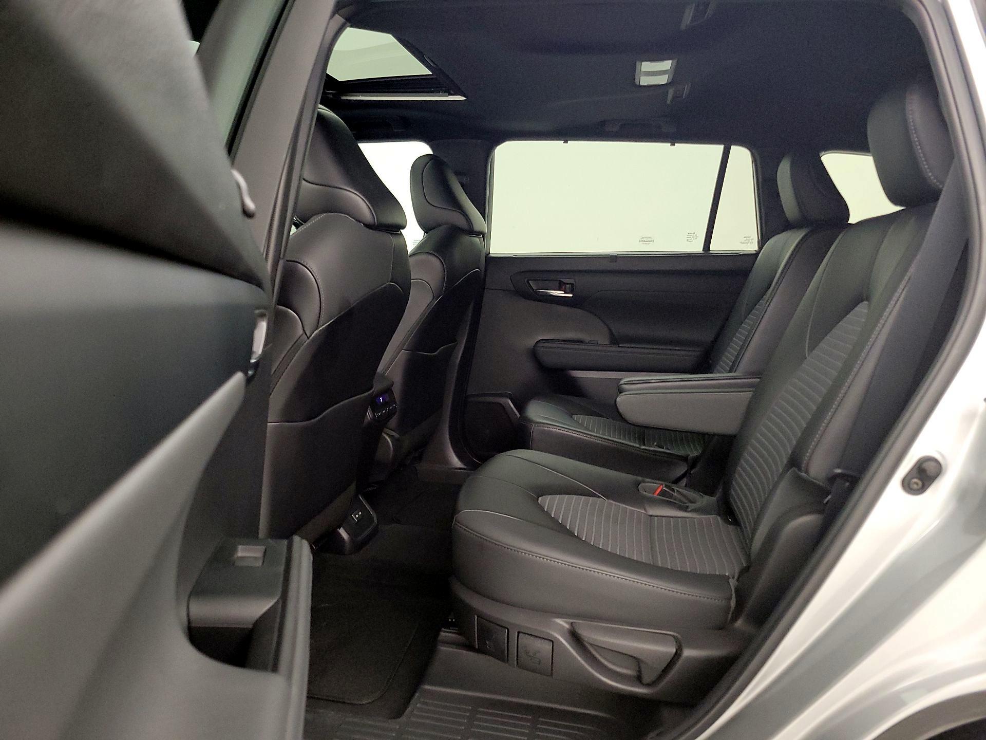 Thumbnail: 2022 Toyota Highlander - 20