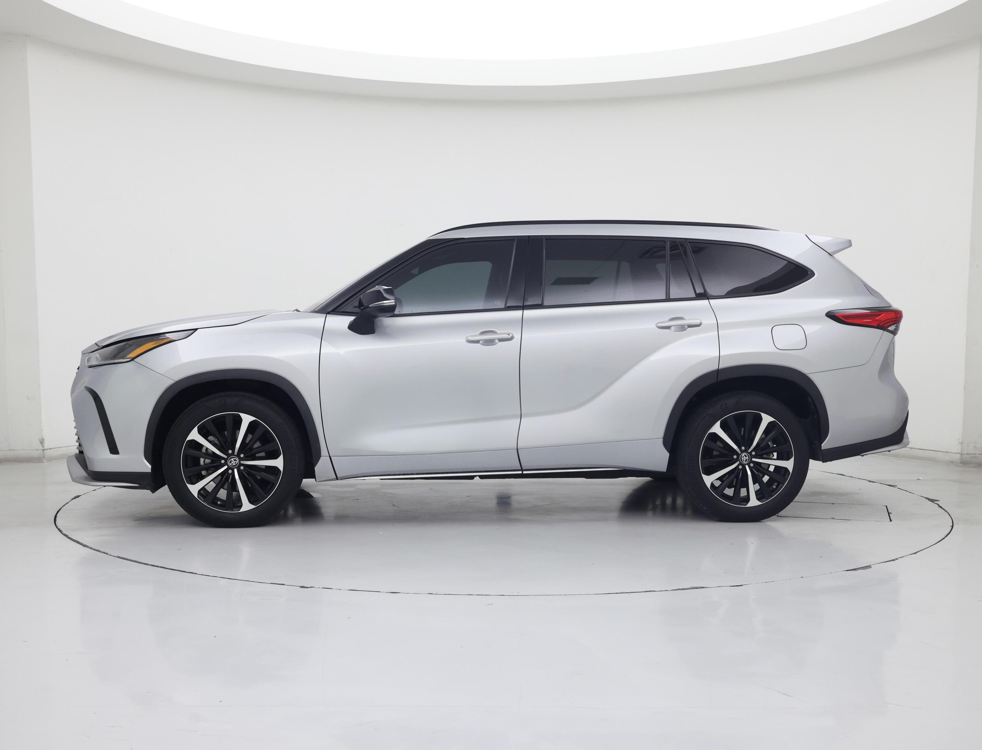 Thumbnail: 2022 Toyota Highlander - 3