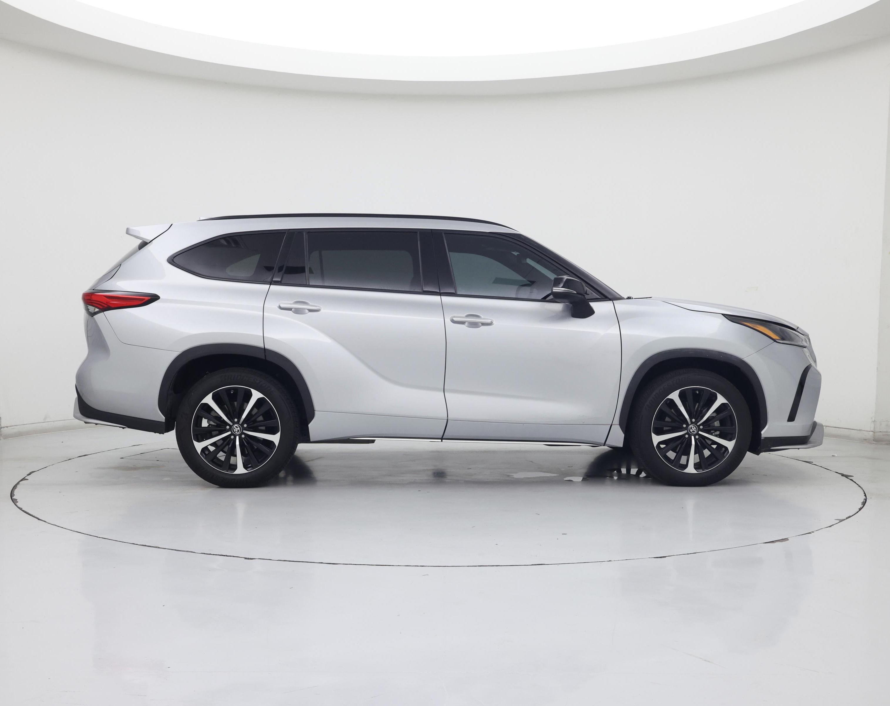Thumbnail: 2022 Toyota Highlander - 7