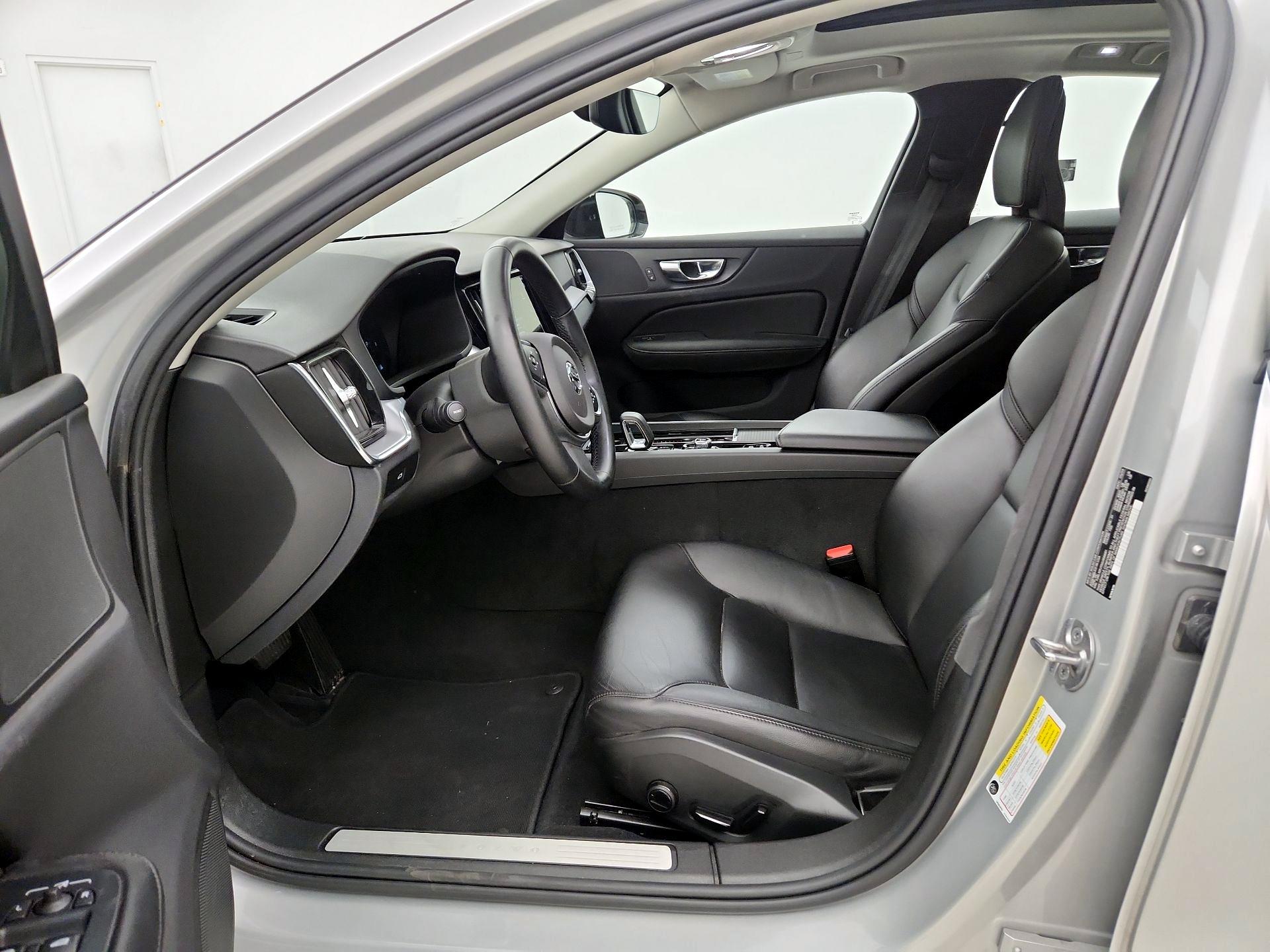Thumbnail: 2025 Volvo S60 - 9
