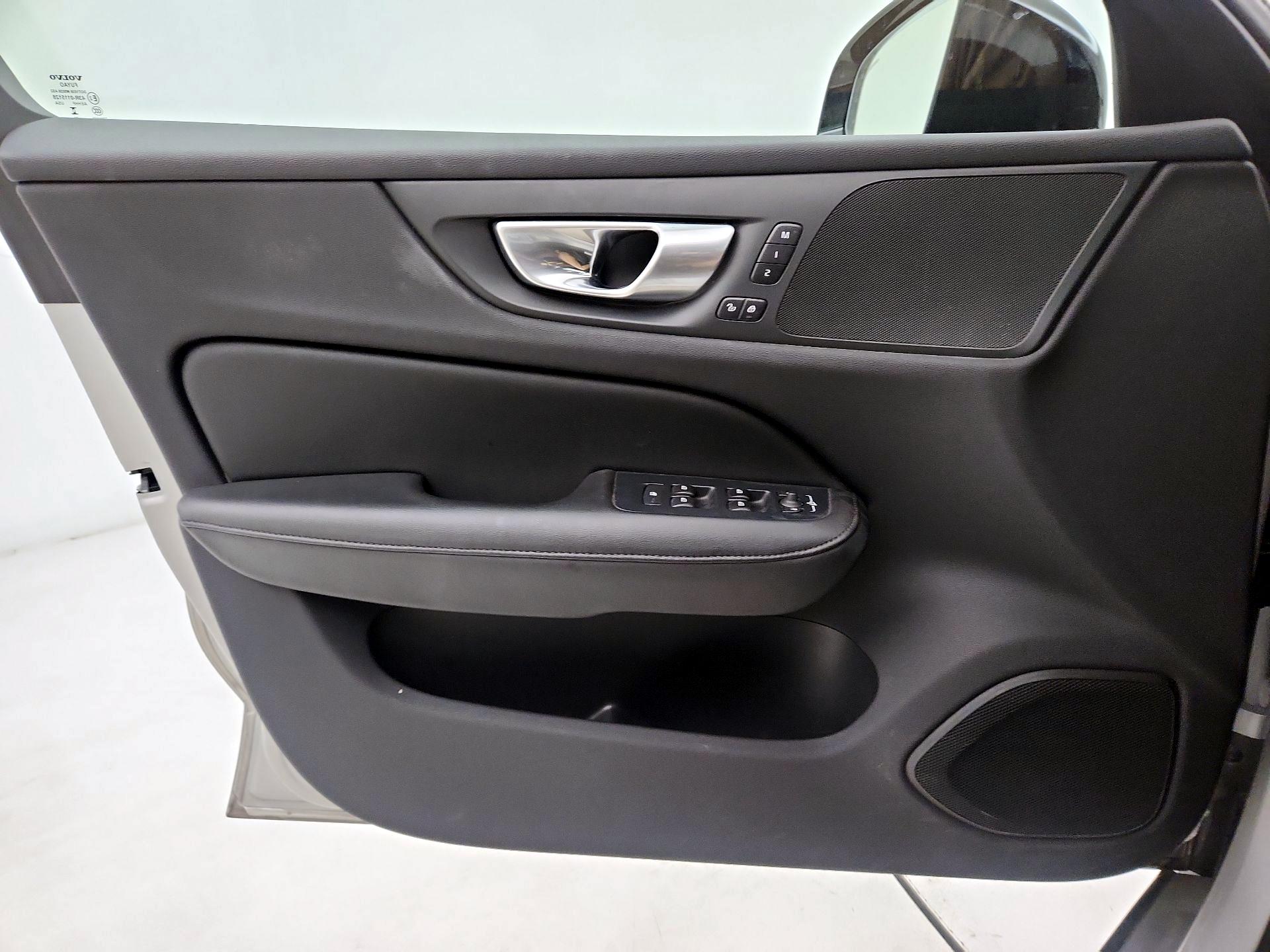 Thumbnail: 2025 Volvo S60 - 10