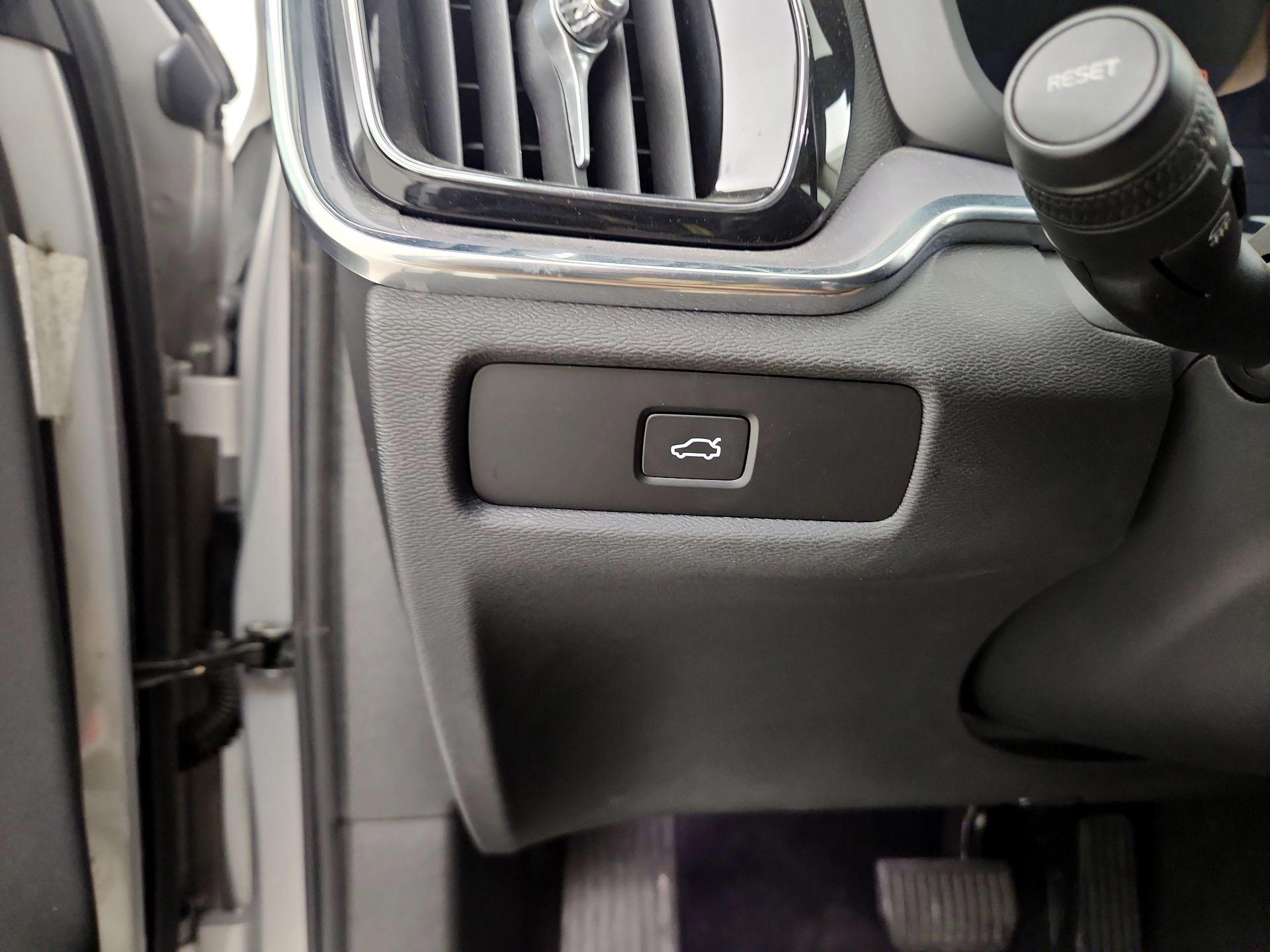 Thumbnail: 2025 Volvo S60 - 11