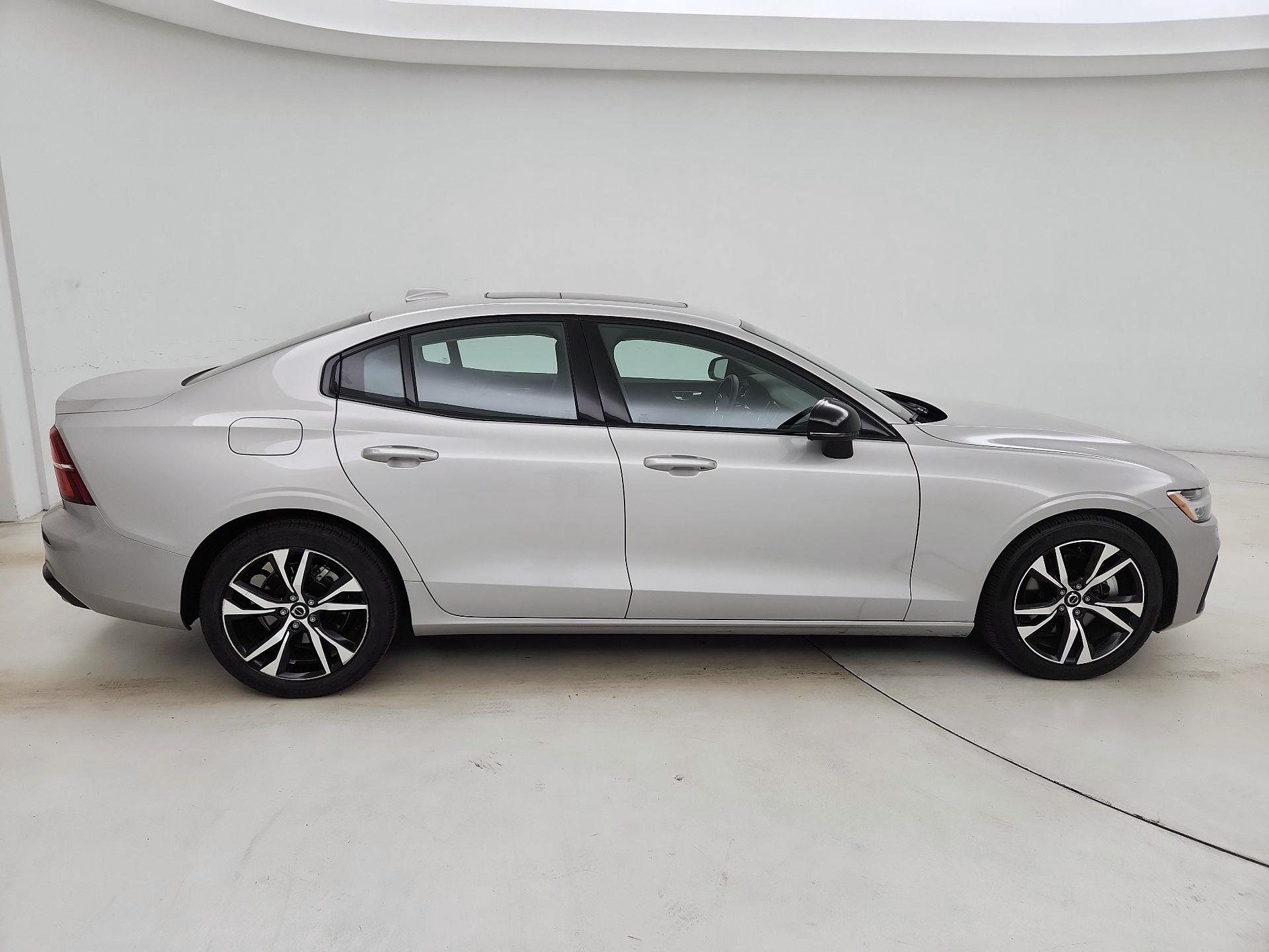 Thumbnail: 2025 Volvo S60 - 4