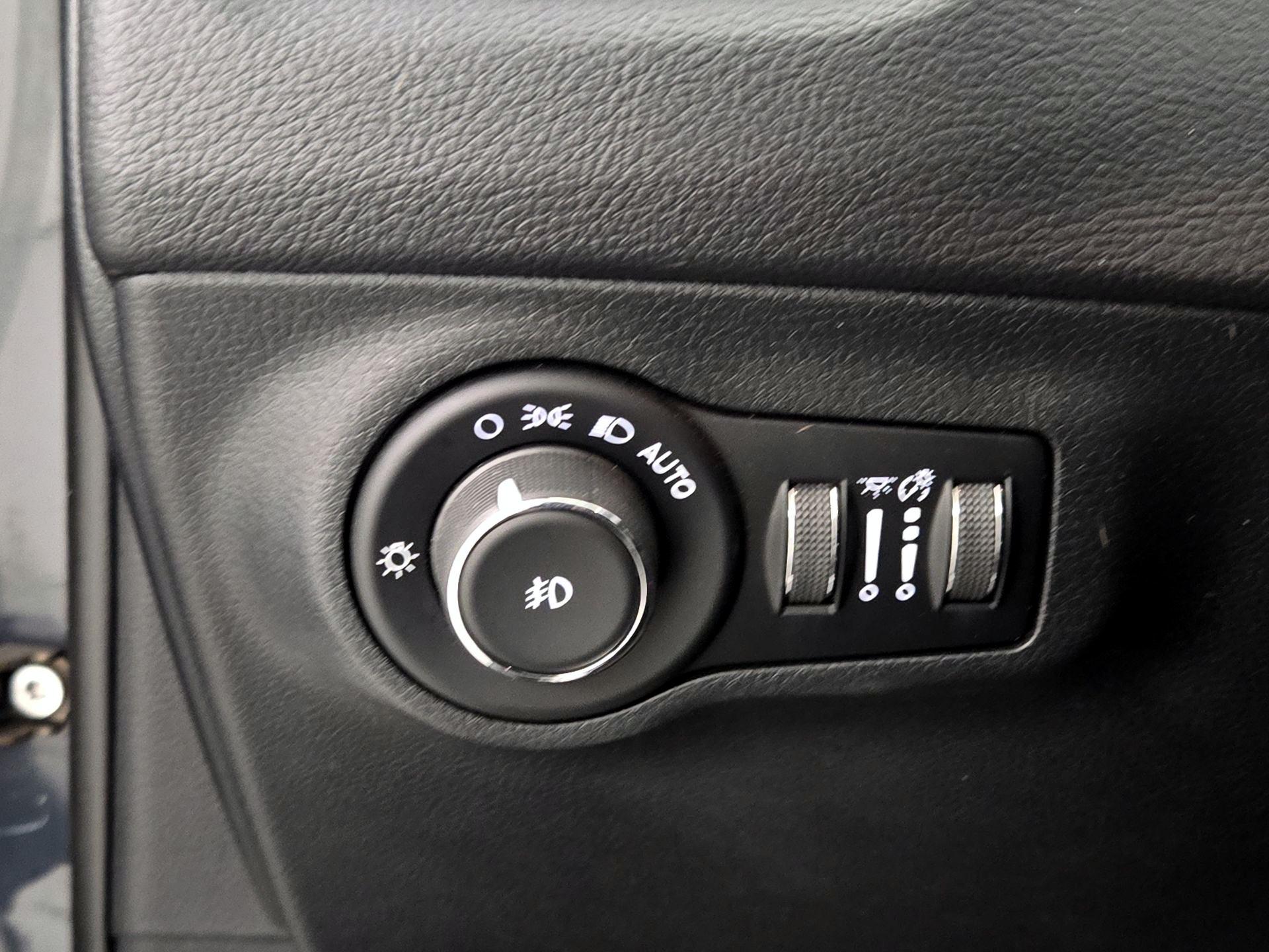 Thumbnail: 2018 Jeep Compass - 13