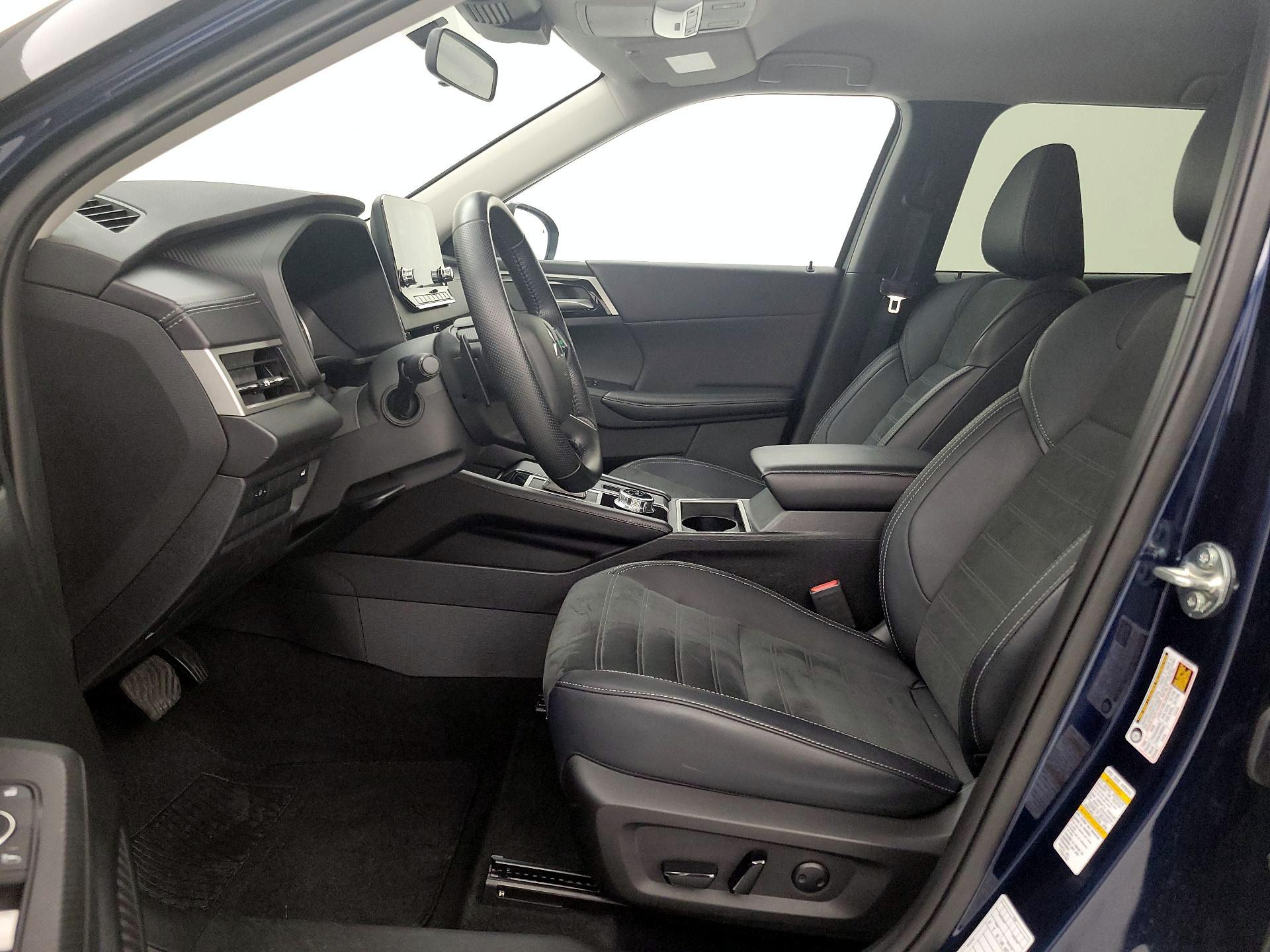 Thumbnail: 2024 Mitsubishi Outlander - 11