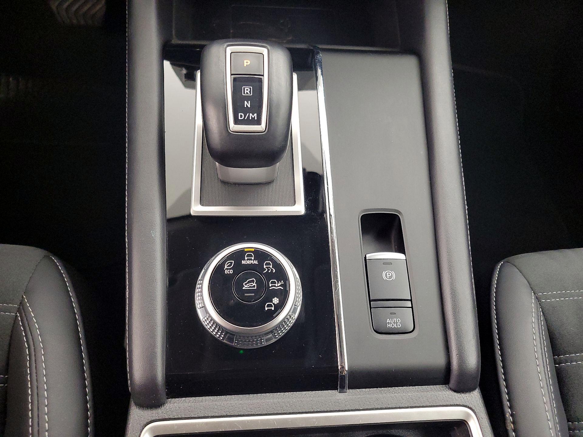 Thumbnail: 2024 Mitsubishi Outlander - 18