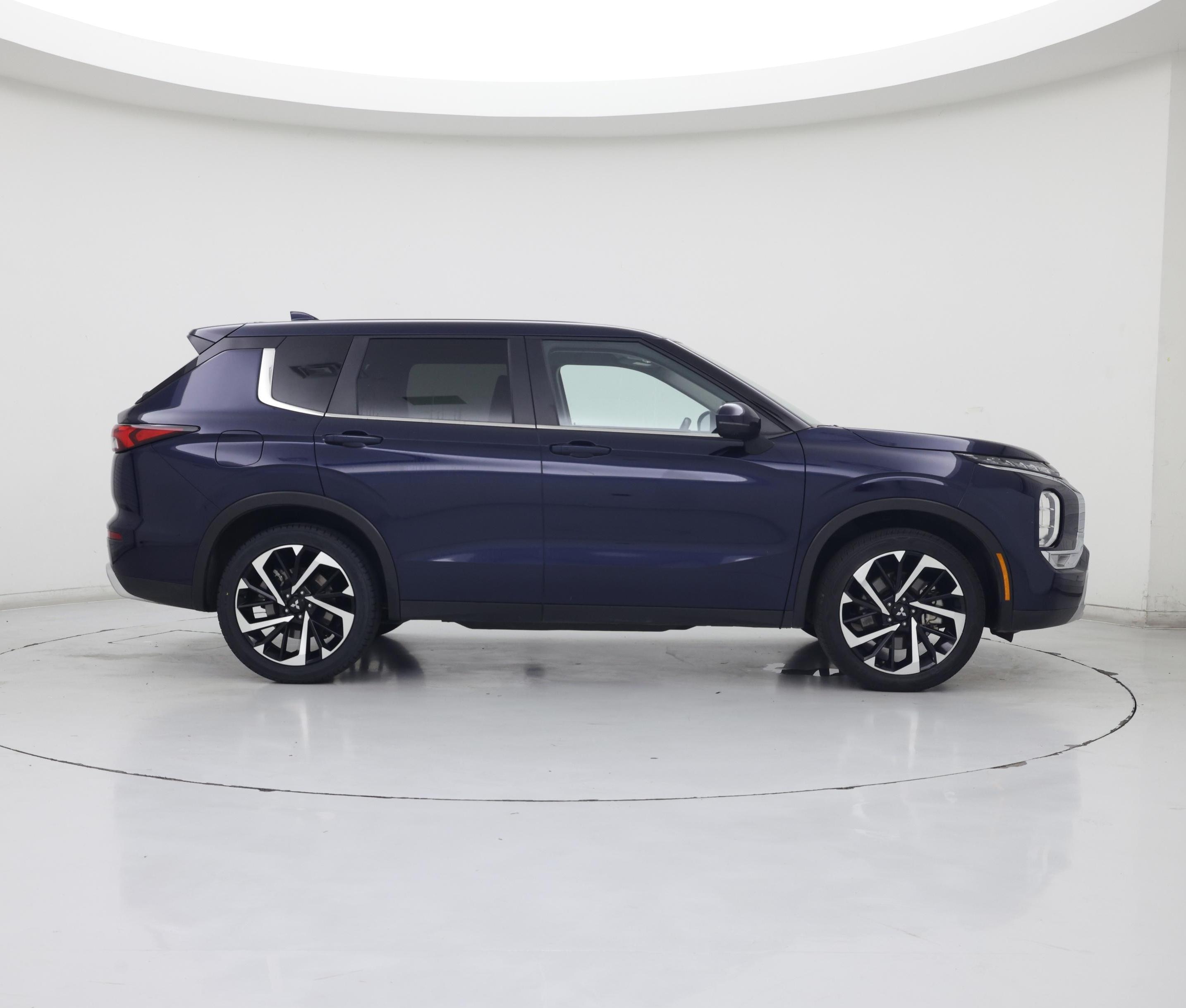 Thumbnail: 2024 Mitsubishi Outlander - 7