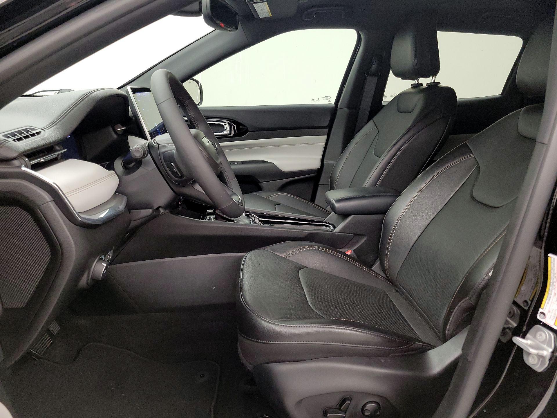 Thumbnail: 2023 Jeep Compass - 11