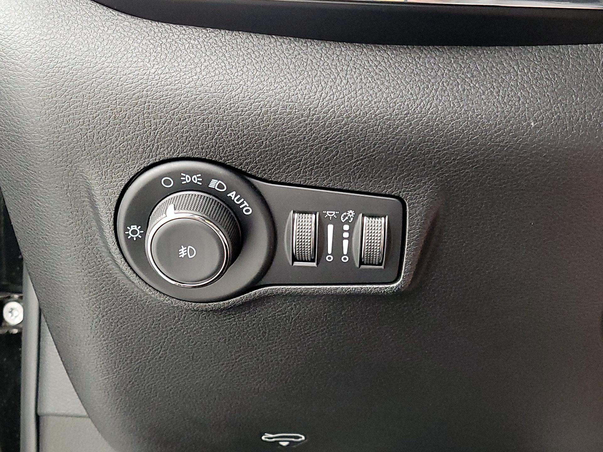 Thumbnail: 2023 Jeep Compass - 13