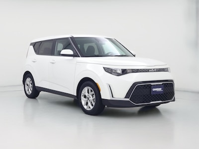 White 2024 Kia Soul LX