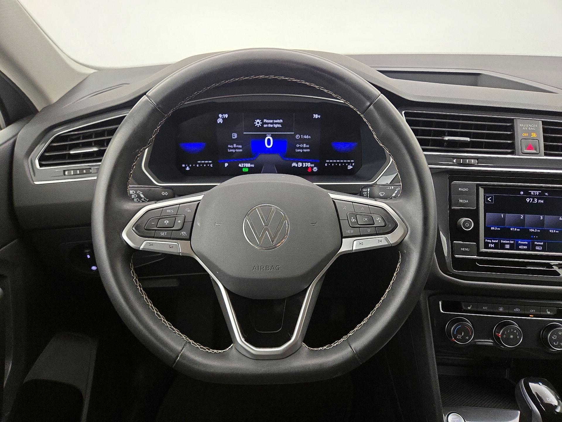 Thumbnail: 2023 Volkswagen Tiguan - 10