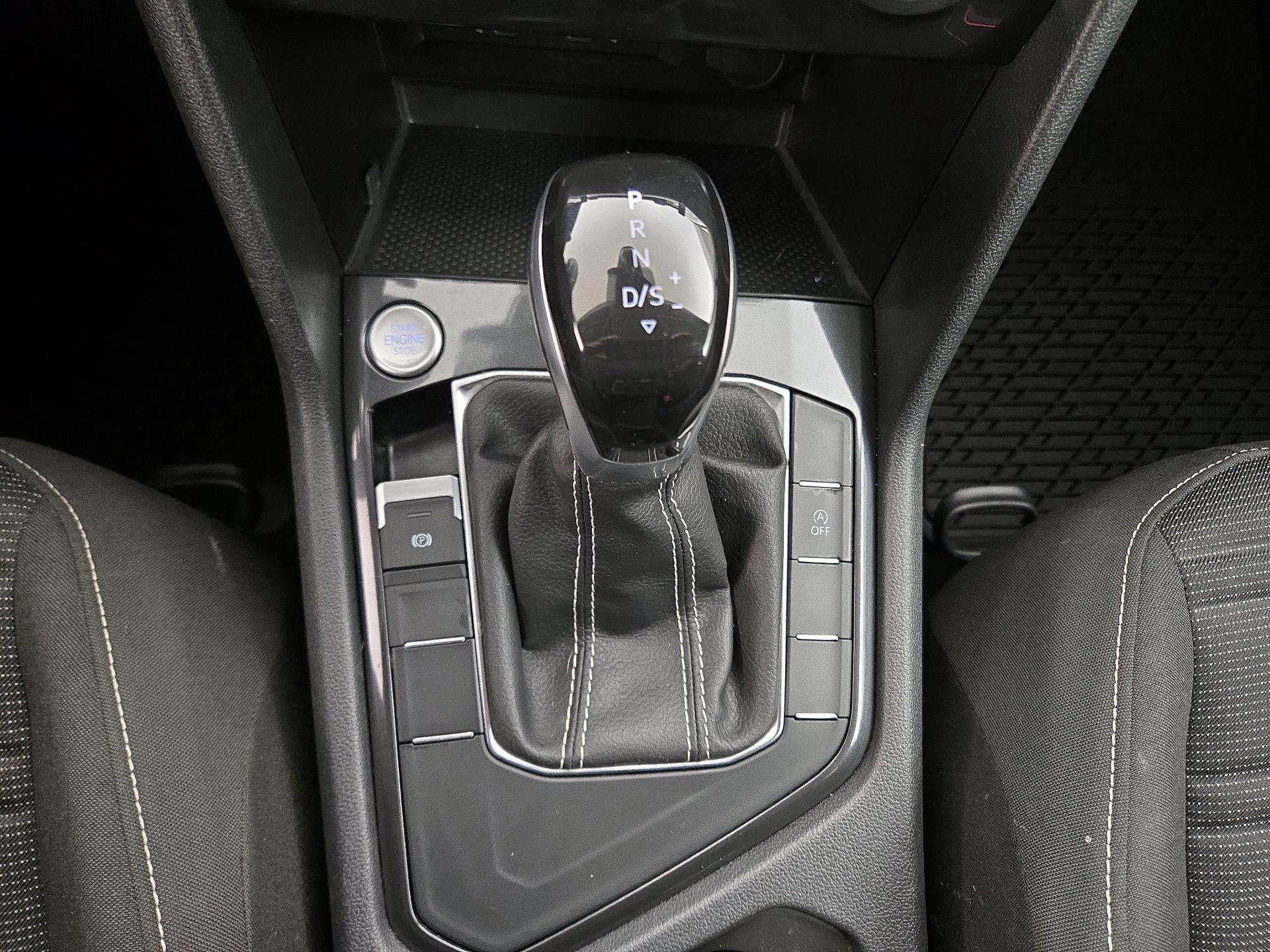 Thumbnail: 2023 Volkswagen Tiguan - 17