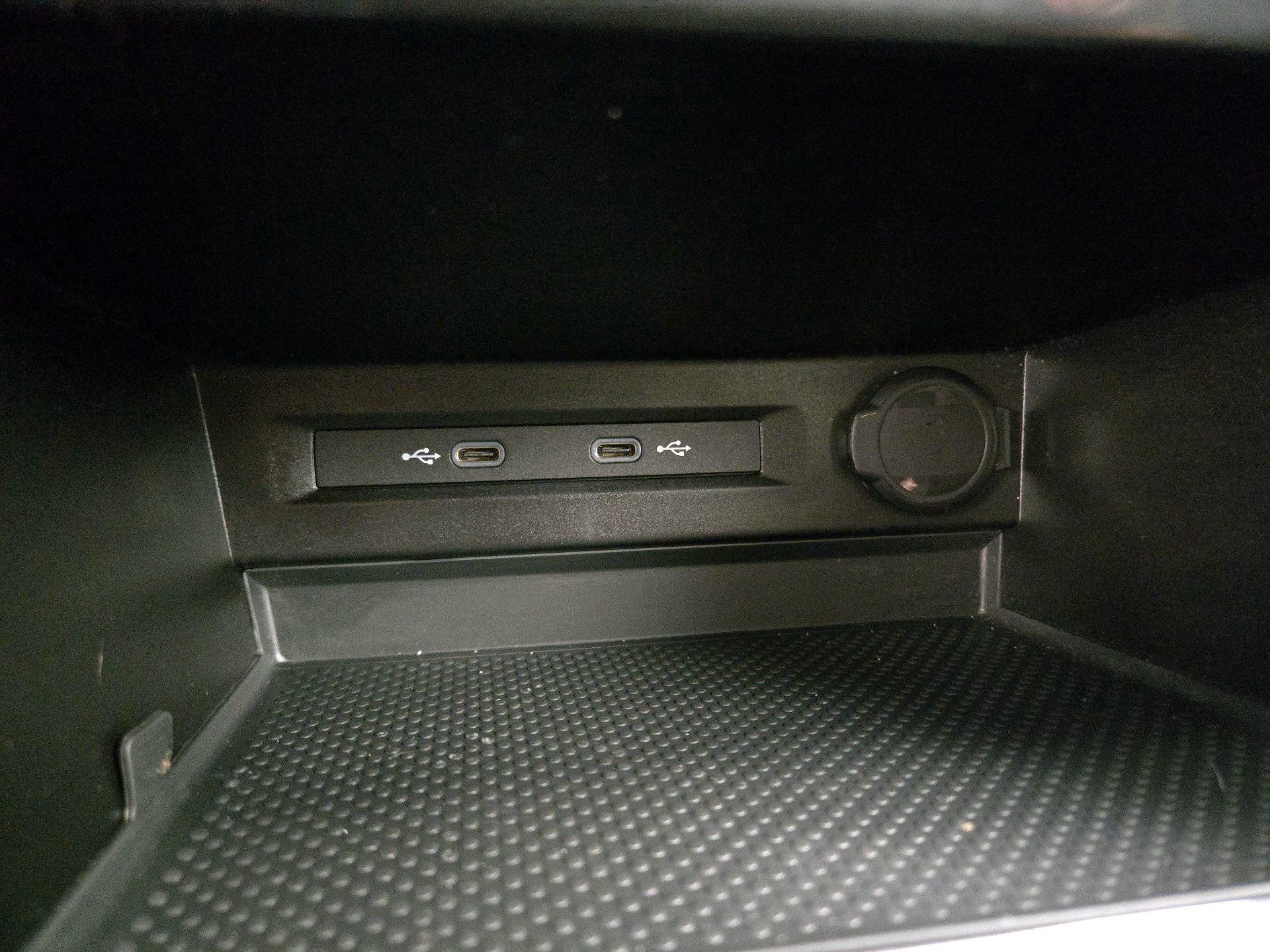 Thumbnail: 2023 Volkswagen Tiguan - 18