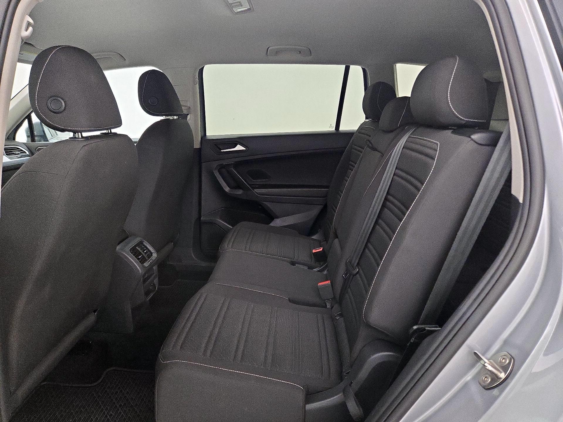 Thumbnail: 2023 Volkswagen Tiguan - 19