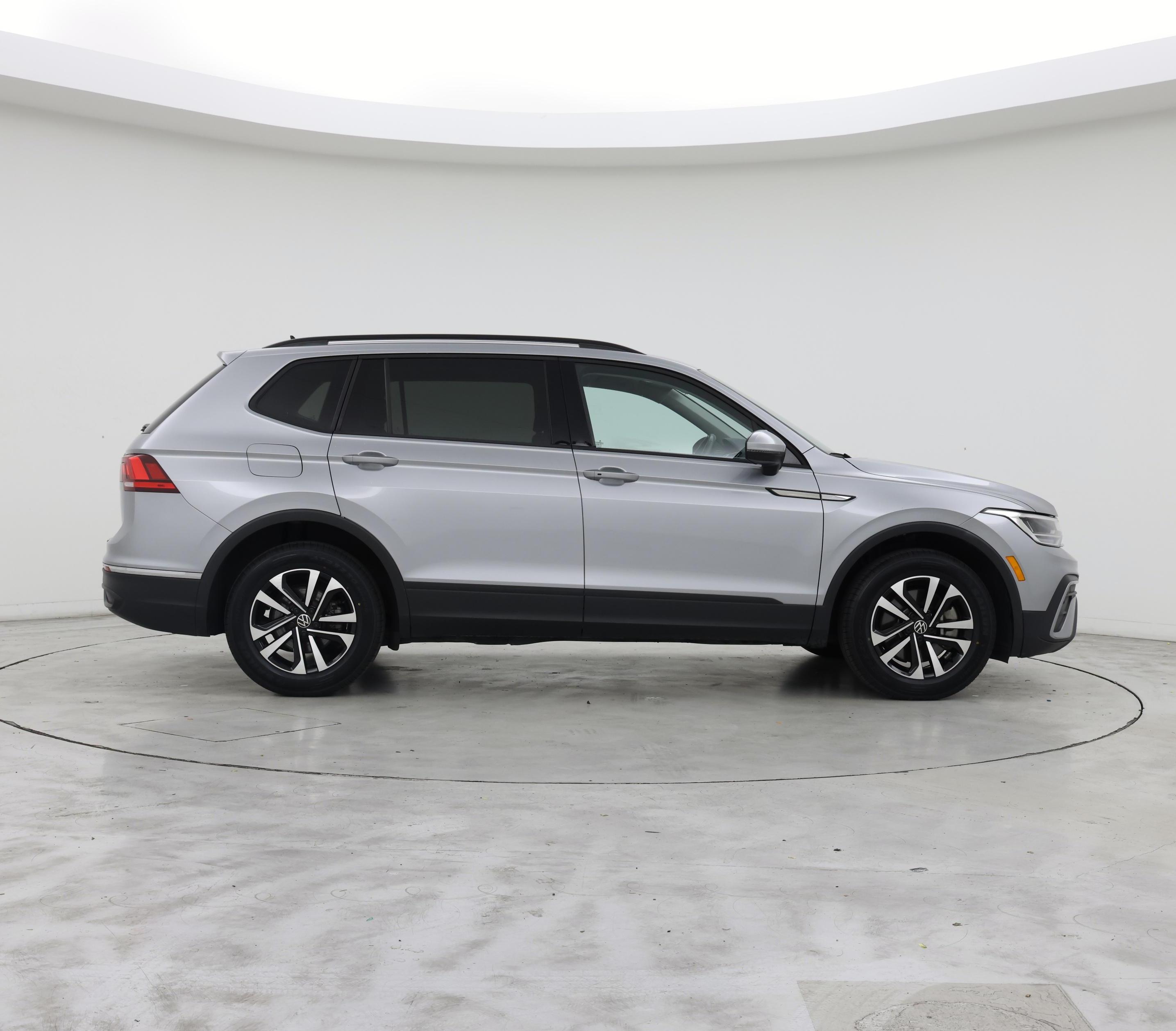 Thumbnail: 2023 Volkswagen Tiguan - 7