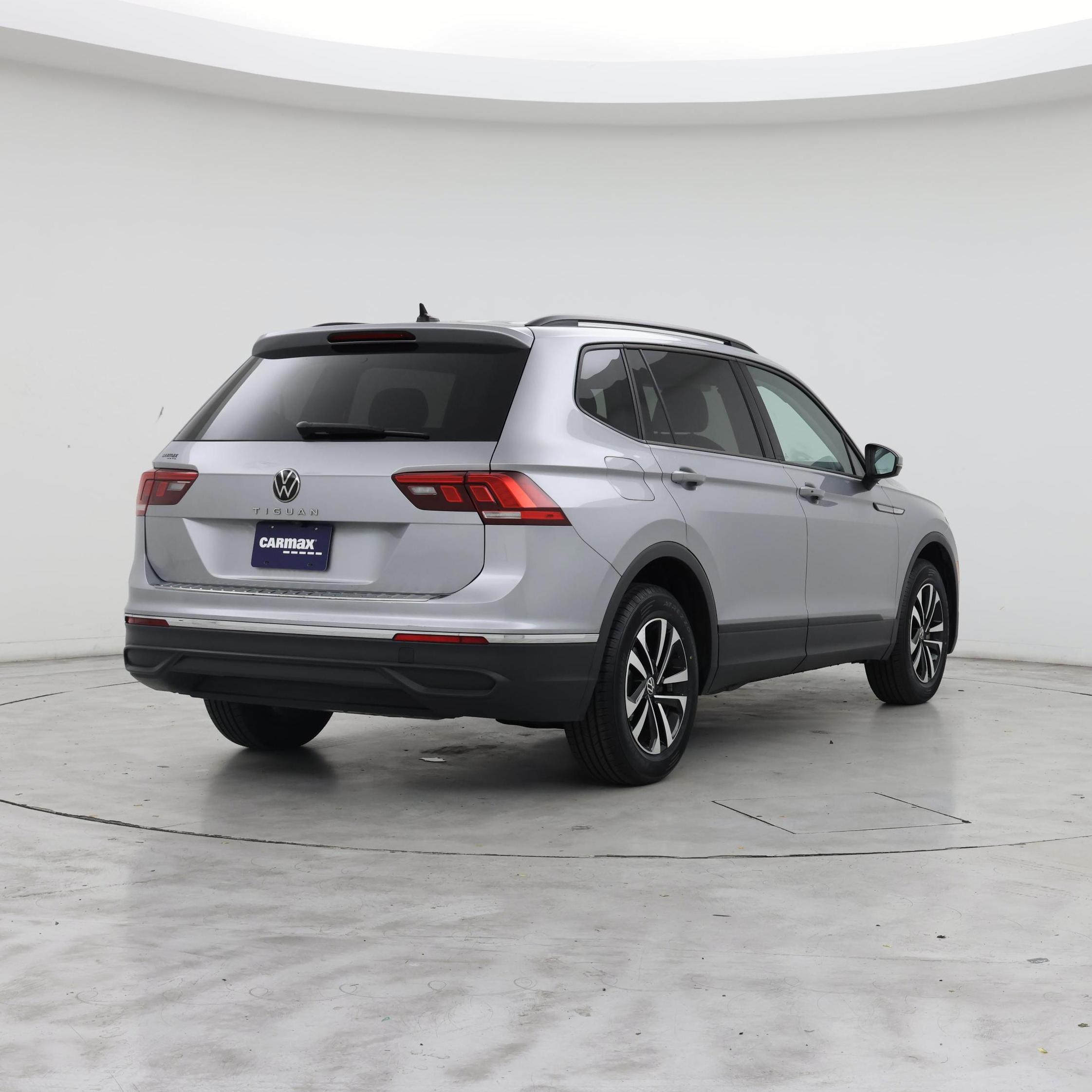 Thumbnail: 2023 Volkswagen Tiguan - 8