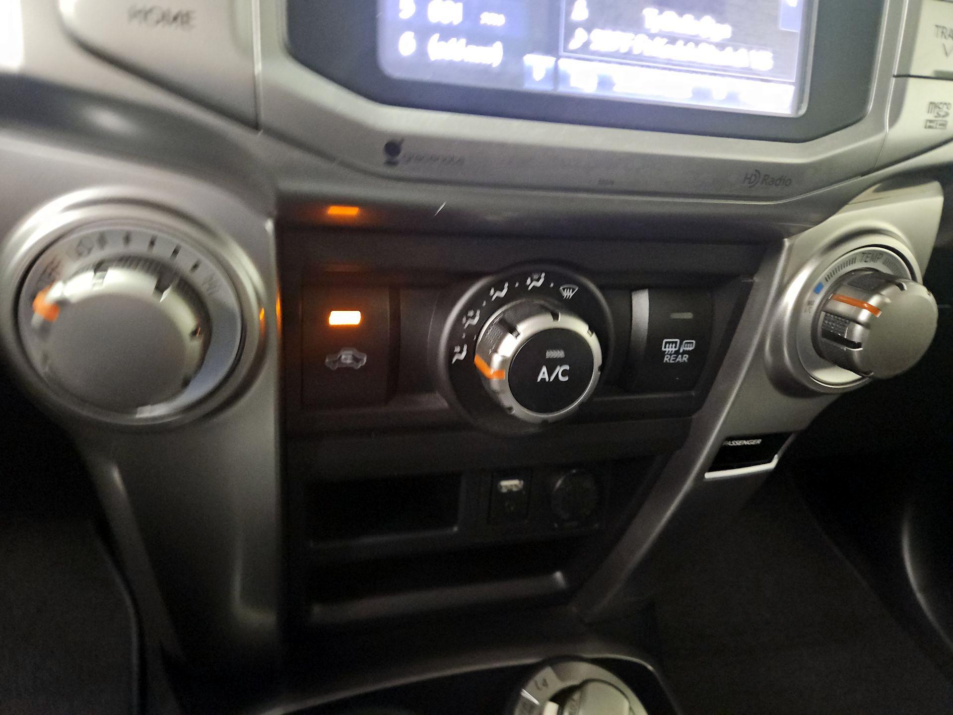Thumbnail: 2014 Toyota 4Runner - 16