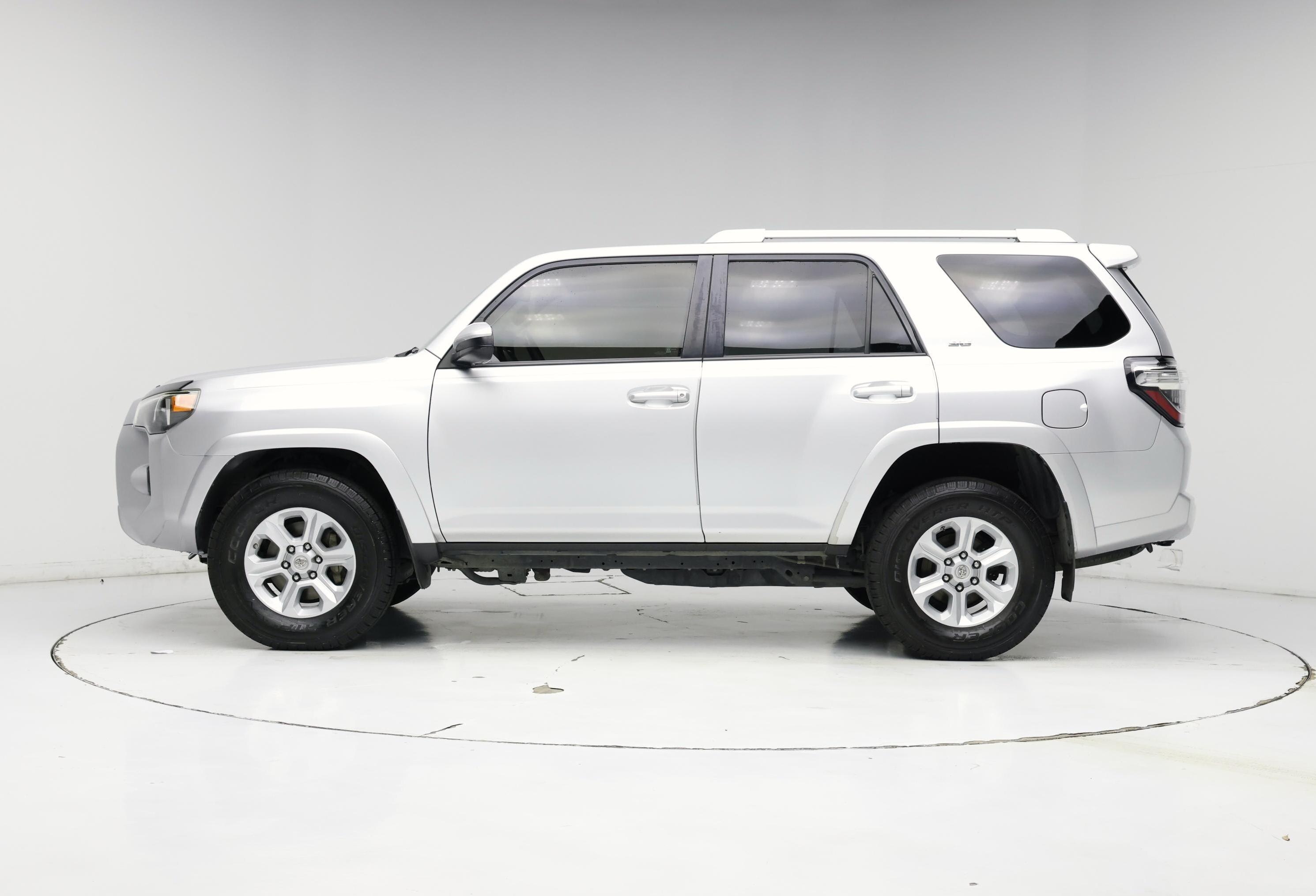 Thumbnail: 2014 Toyota 4Runner - 3