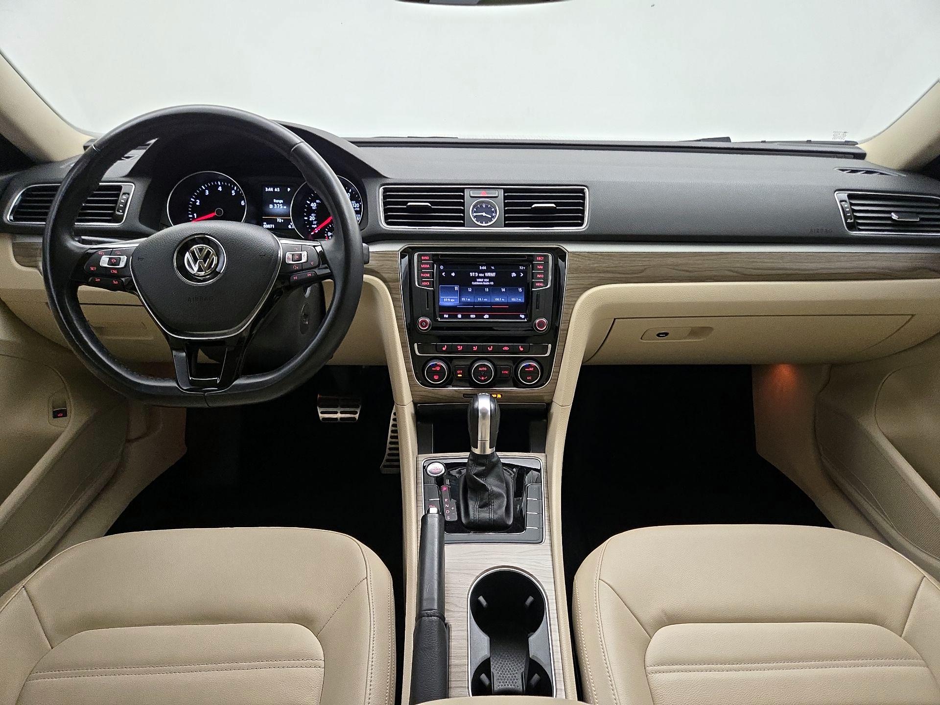 Thumbnail: 2017 Volkswagen Passat - 9