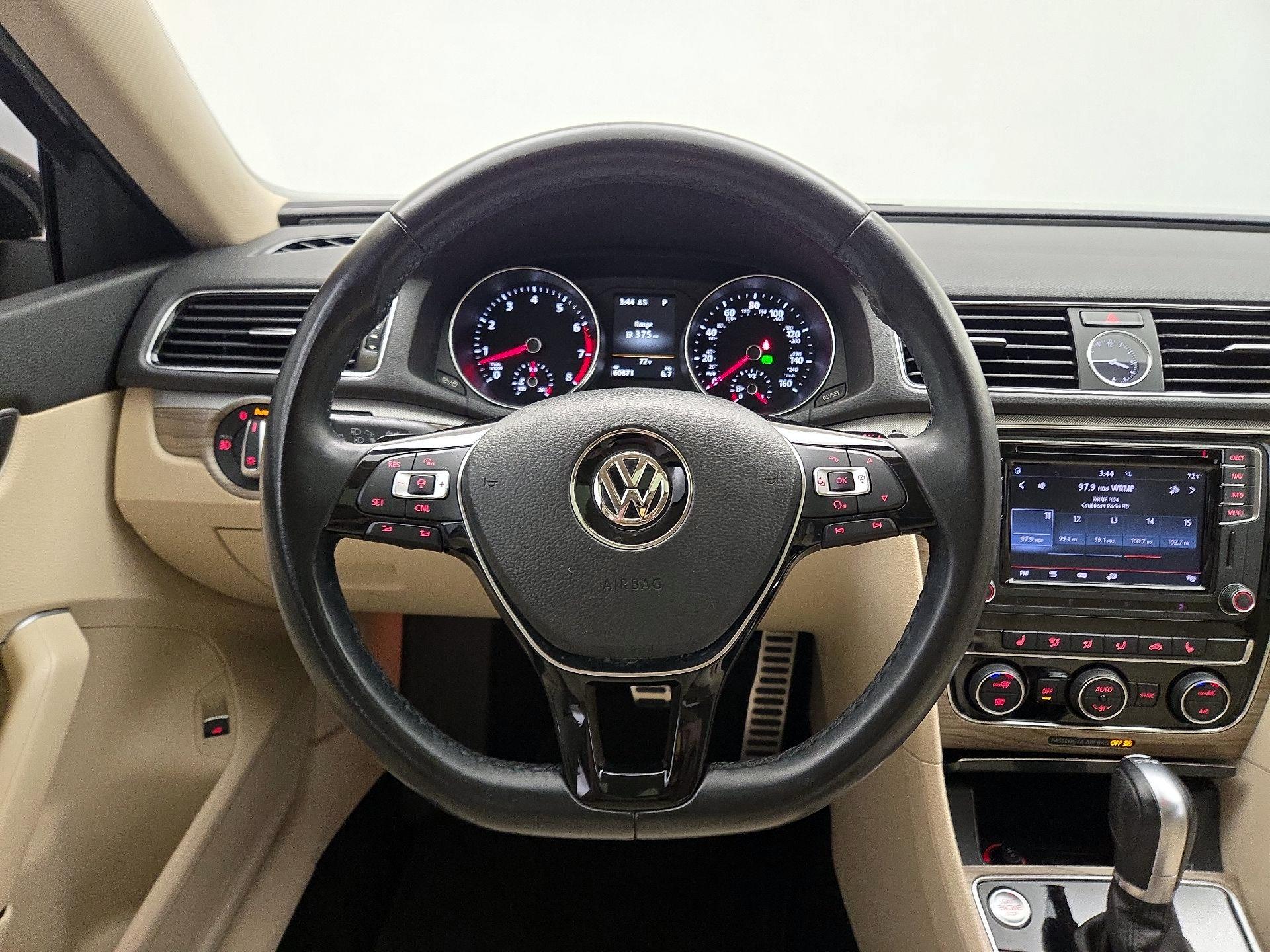 Thumbnail: 2017 Volkswagen Passat - 10