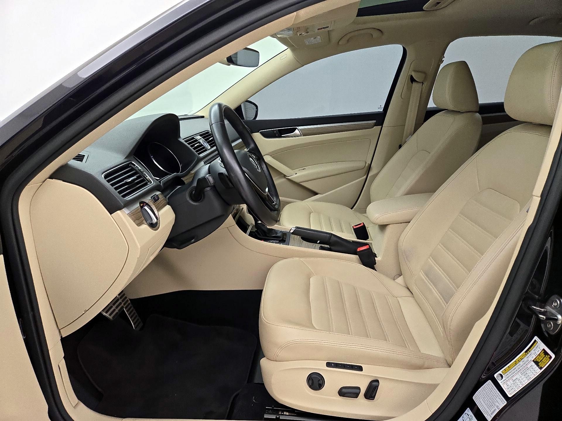 Thumbnail: 2017 Volkswagen Passat - 11