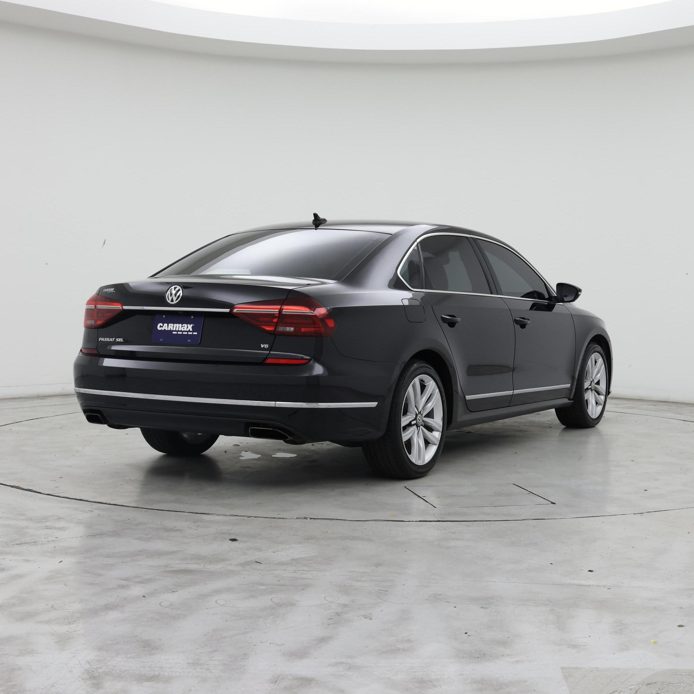 Thumbnail: 2017 Volkswagen Passat - 8