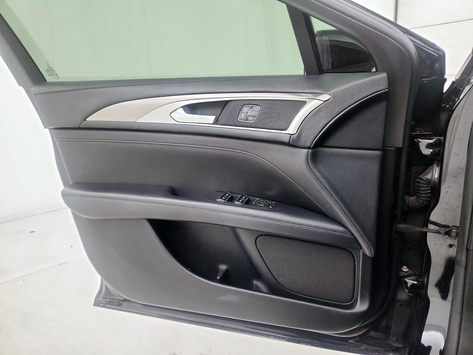 Thumbnail: 2018 Lincoln MKZ - 12