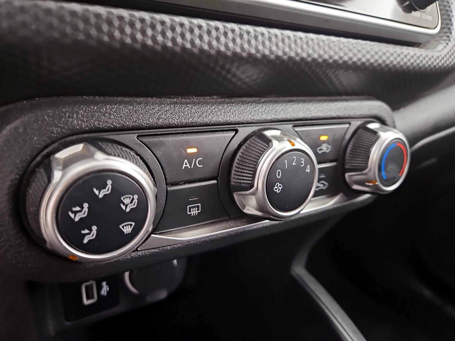 Thumbnail: 2021 Nissan Kicks - 16