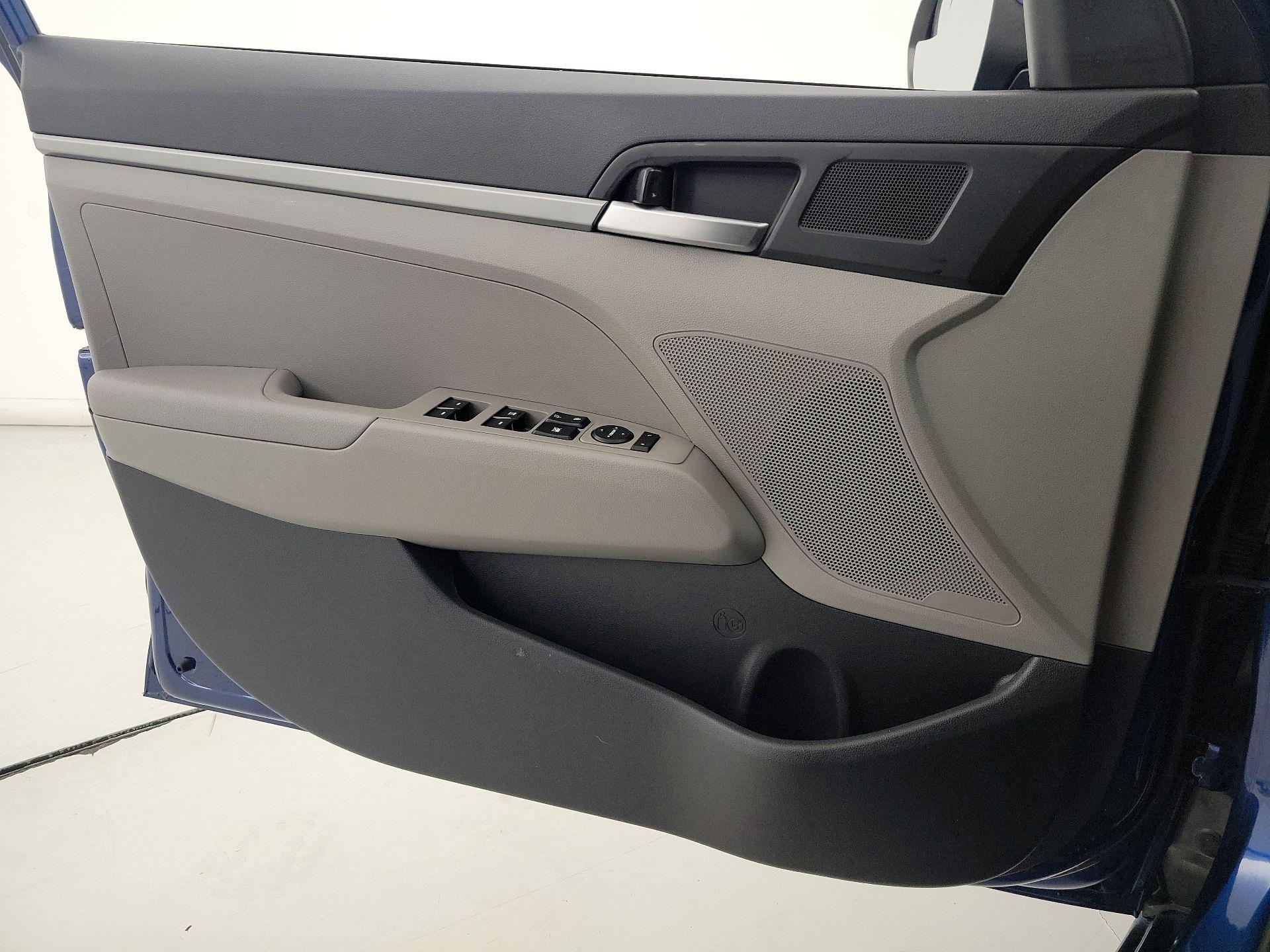 Thumbnail: 2020 Hyundai Elantra - 12