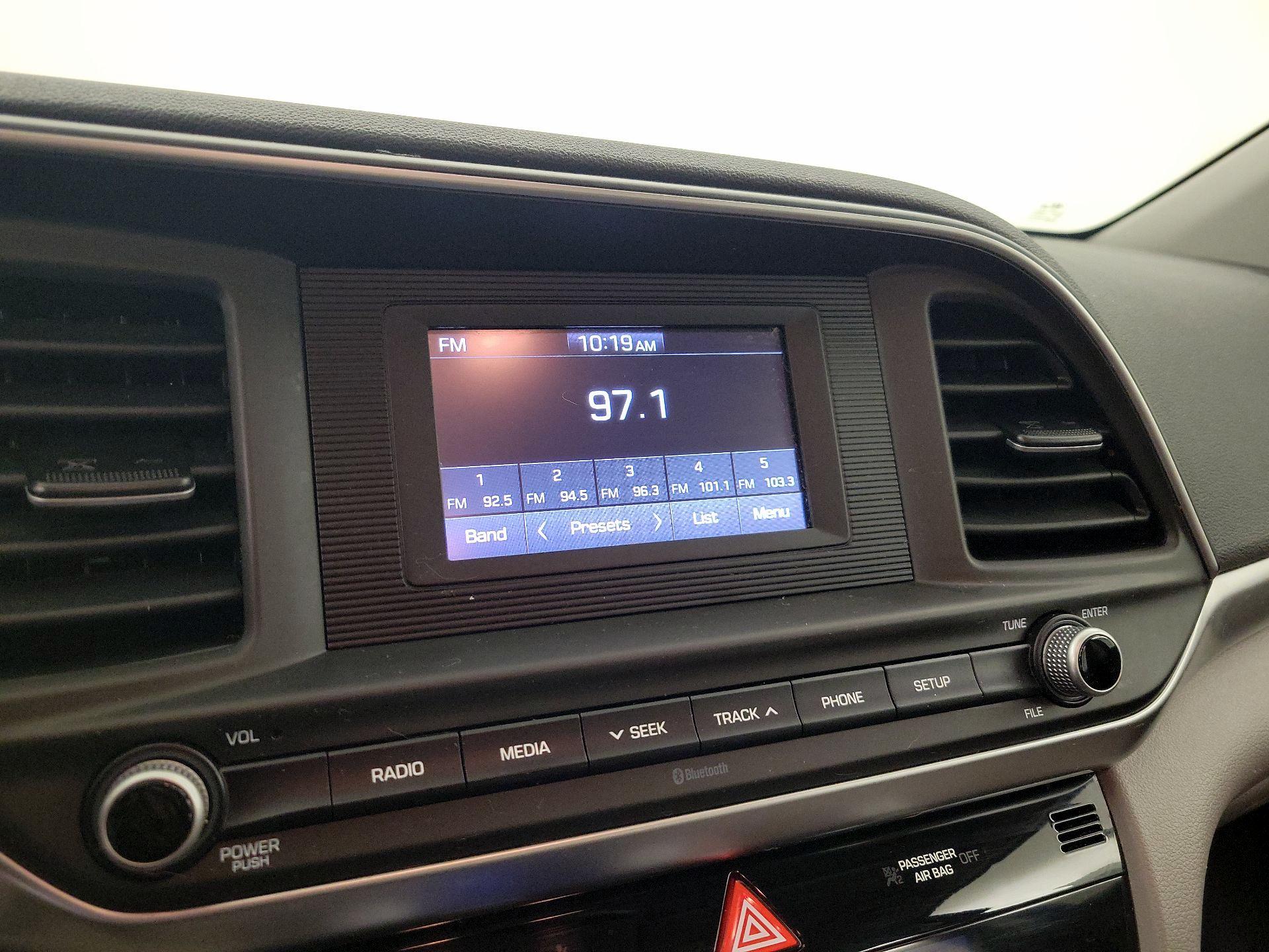 Thumbnail: 2020 Hyundai Elantra - 15