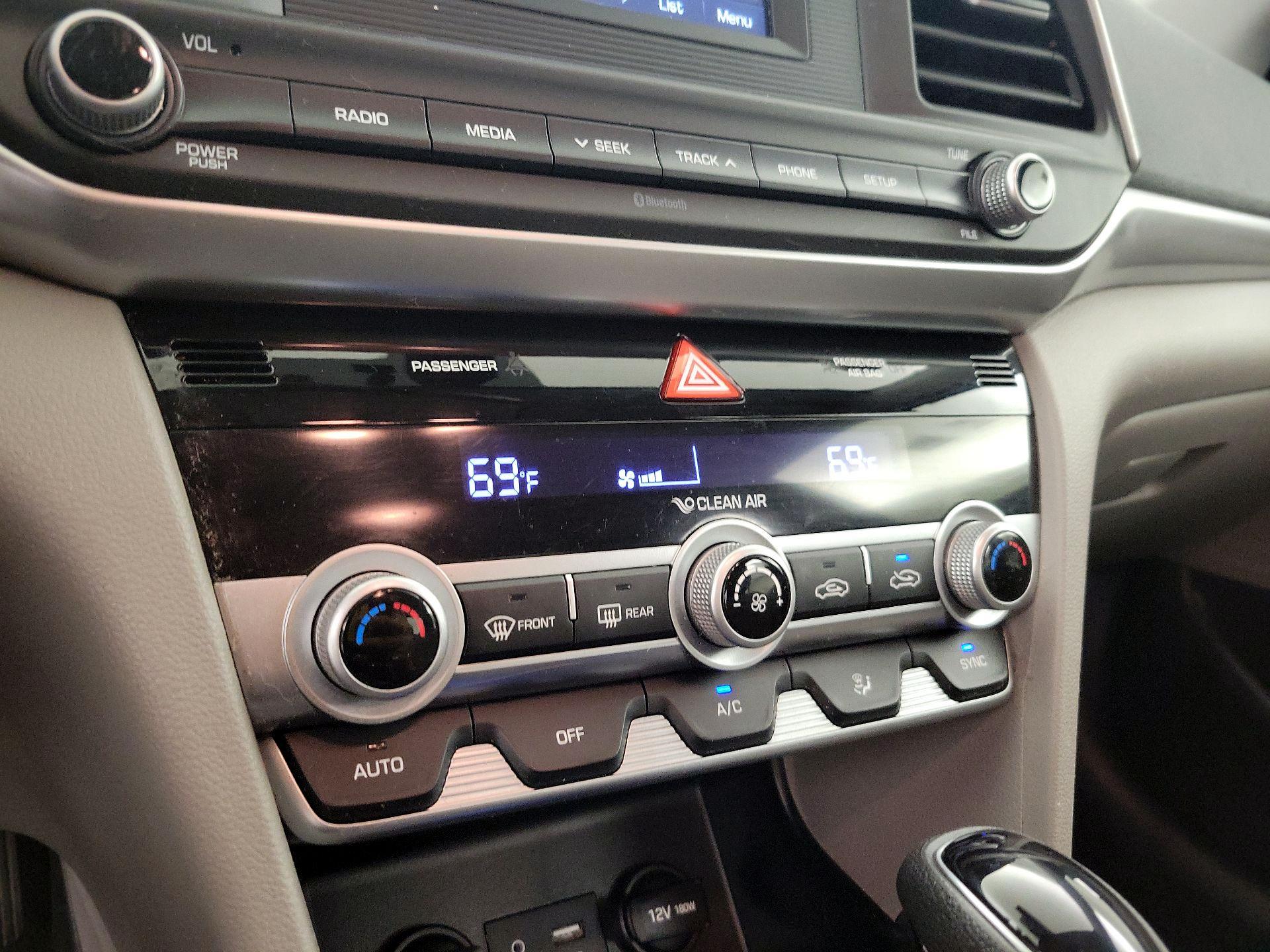 Thumbnail: 2020 Hyundai Elantra - 16