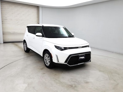 White 2023 Kia Soul LX