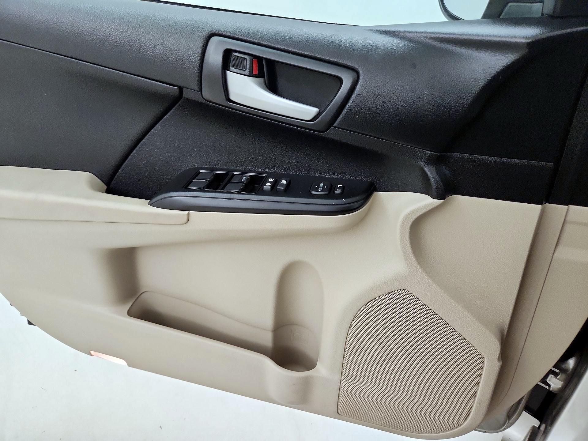 Thumbnail: 2014 Toyota Camry - 12