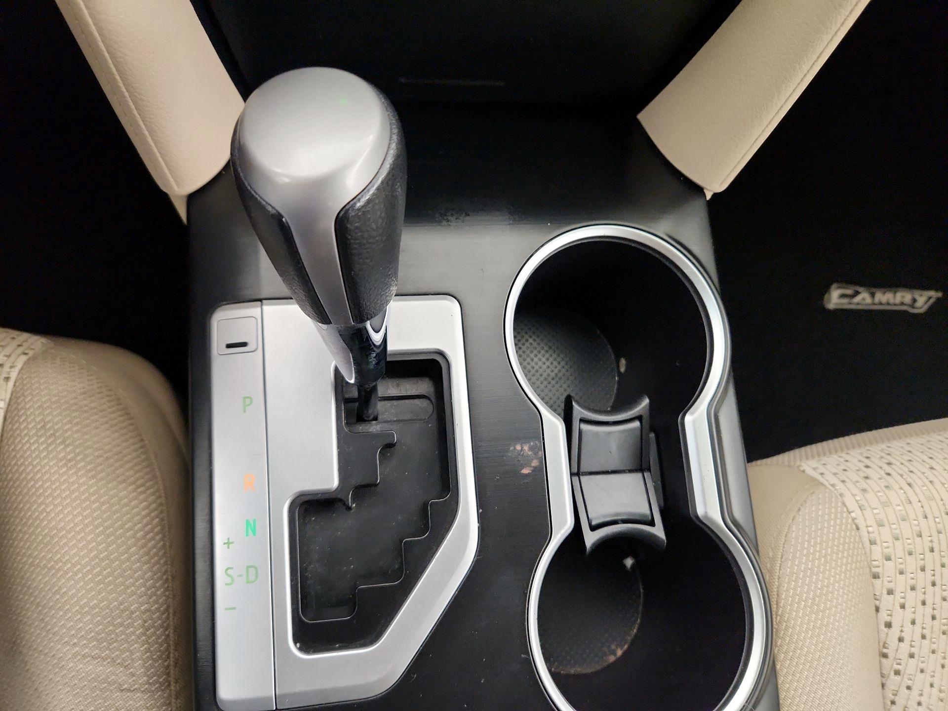 Thumbnail: 2014 Toyota Camry - 17
