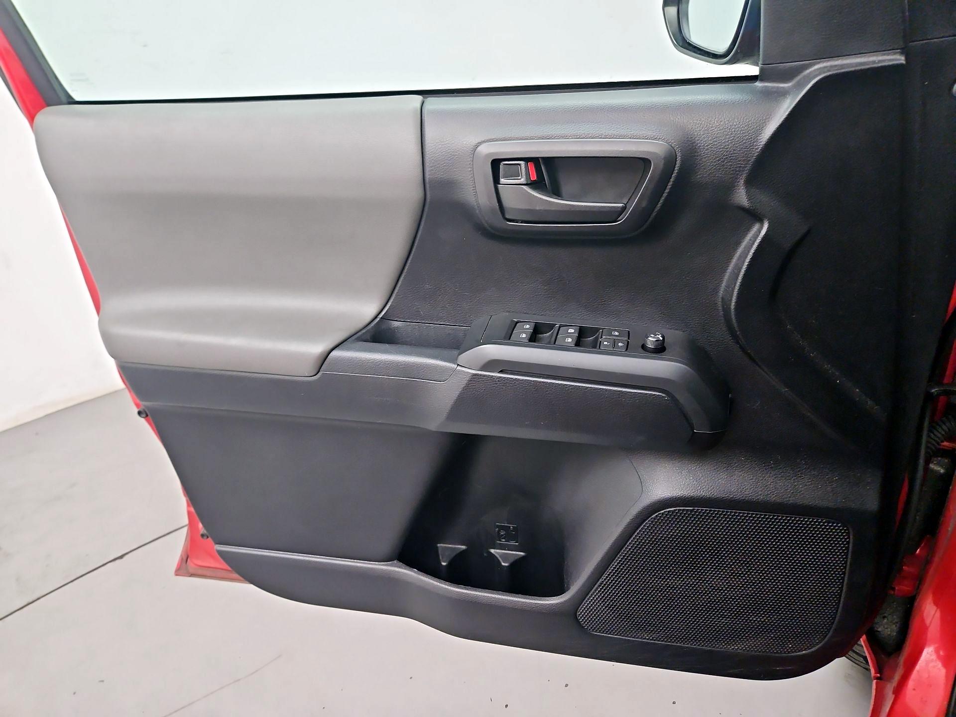 Thumbnail: 2019 Toyota Tacoma - 12