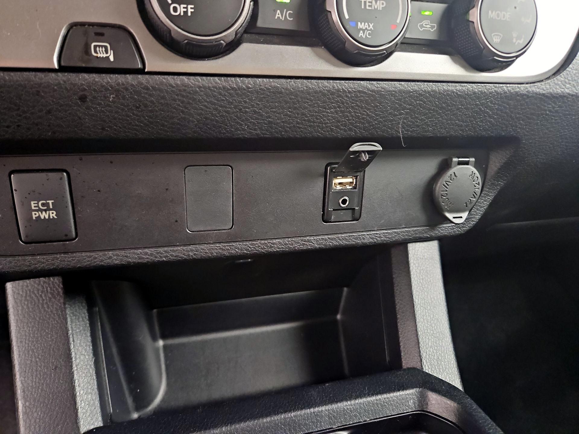 Thumbnail: 2019 Toyota Tacoma - 18