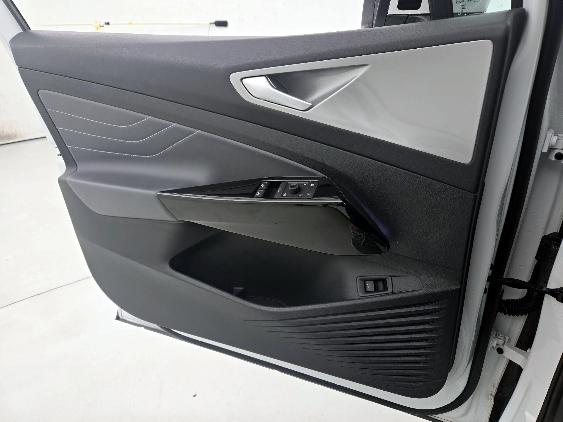 Thumbnail: 2023 Volkswagen ID.4 - 12