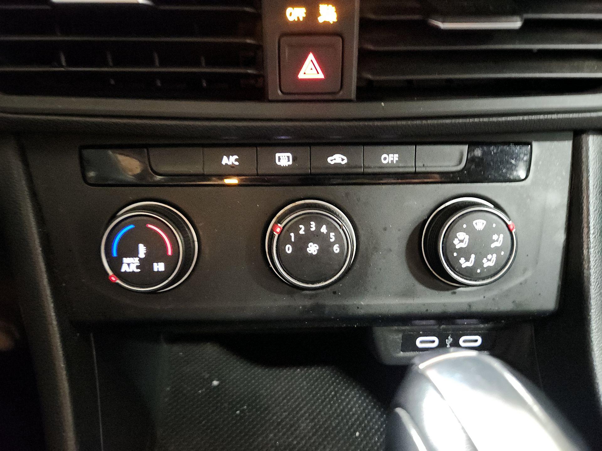 Thumbnail: 2021 Volkswagen Jetta - 14