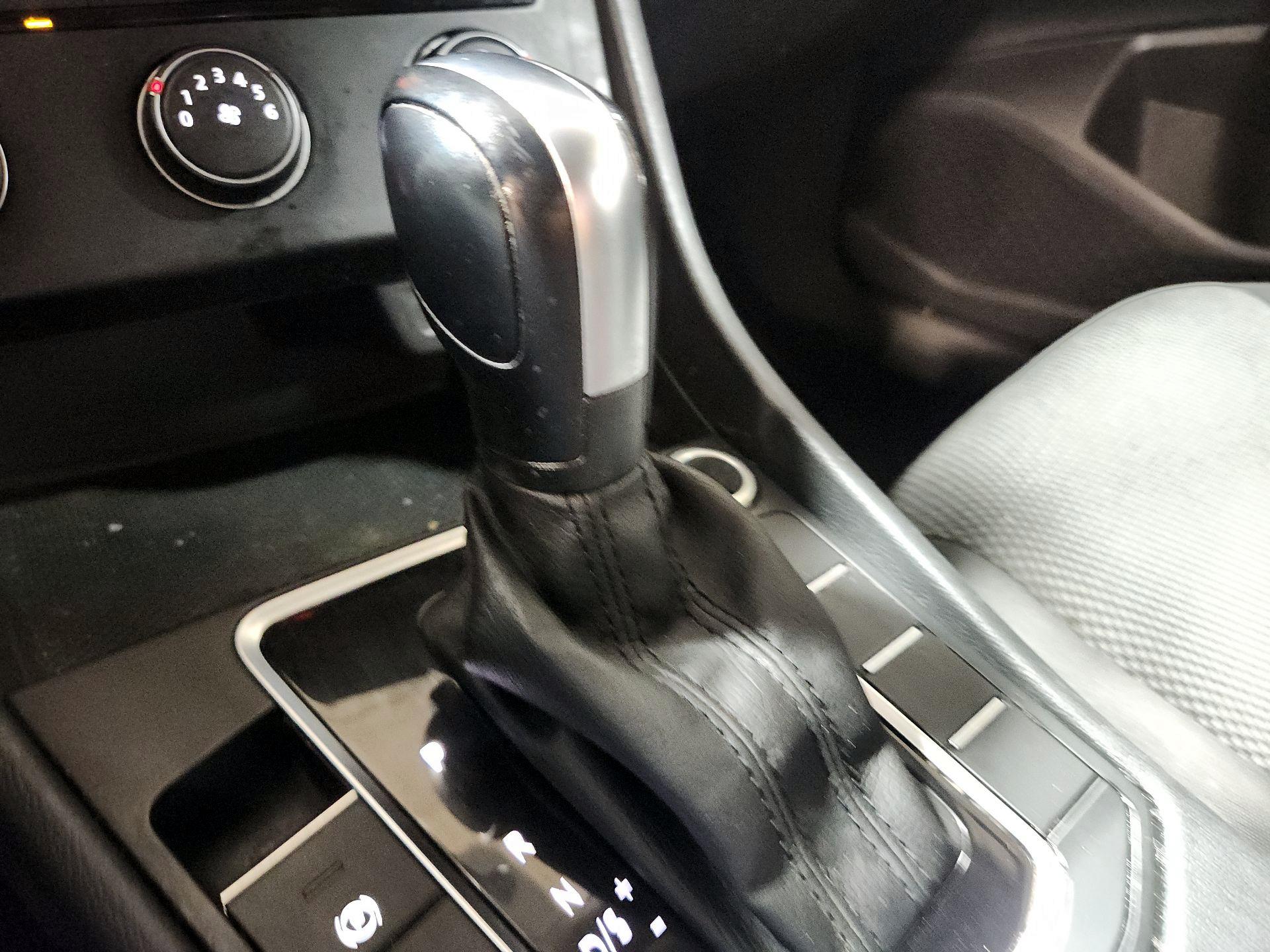 Thumbnail: 2021 Volkswagen Jetta - 15