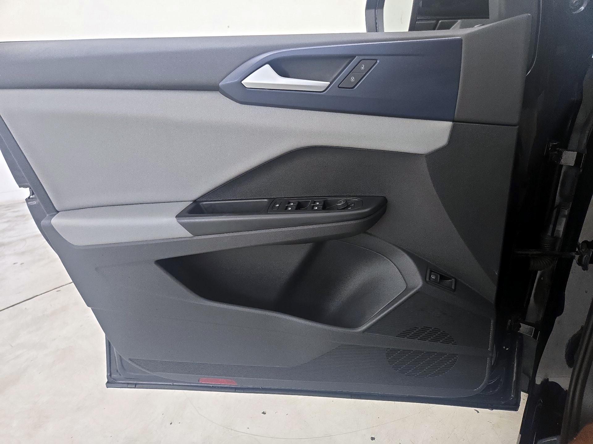 Thumbnail: 2022 Volkswagen Taos - 12