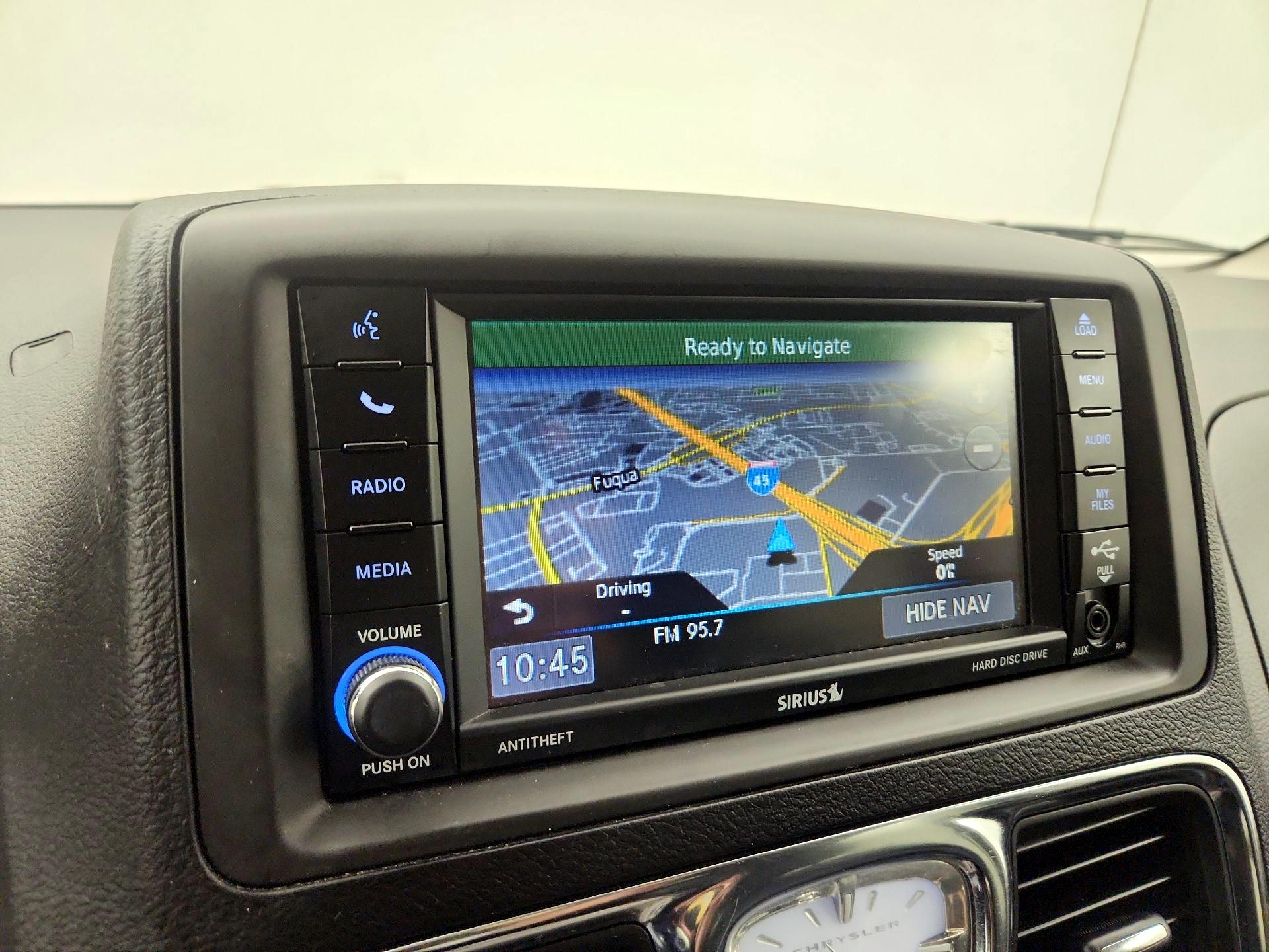 Thumbnail: 2016 Chrysler Town & Country - 14