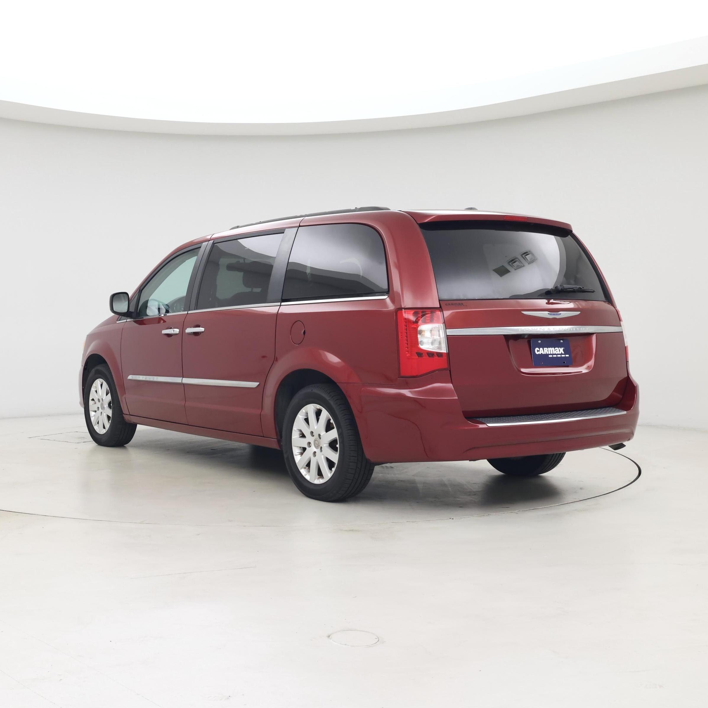 Thumbnail: 2016 Chrysler Town & Country - 2