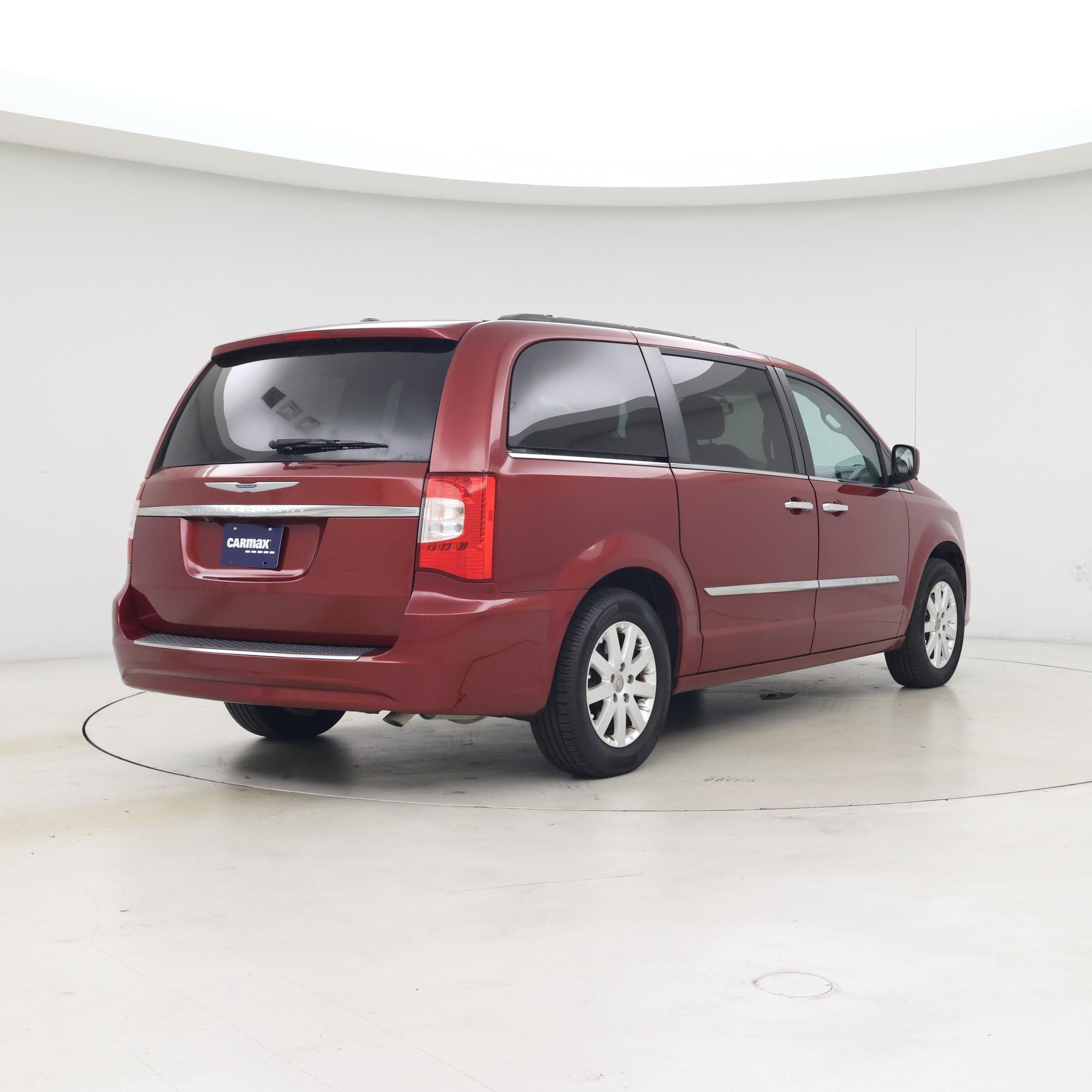 Thumbnail: 2016 Chrysler Town & Country - 8