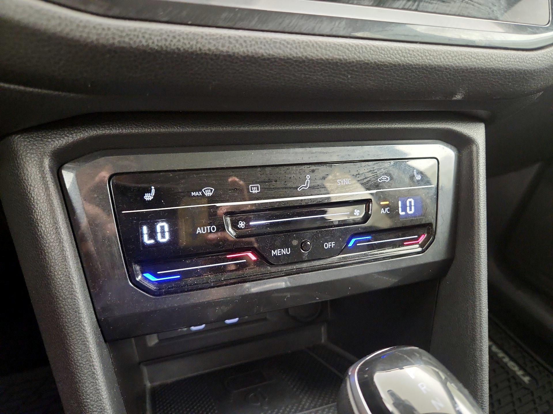 Thumbnail: 2022 Volkswagen Tiguan - 16