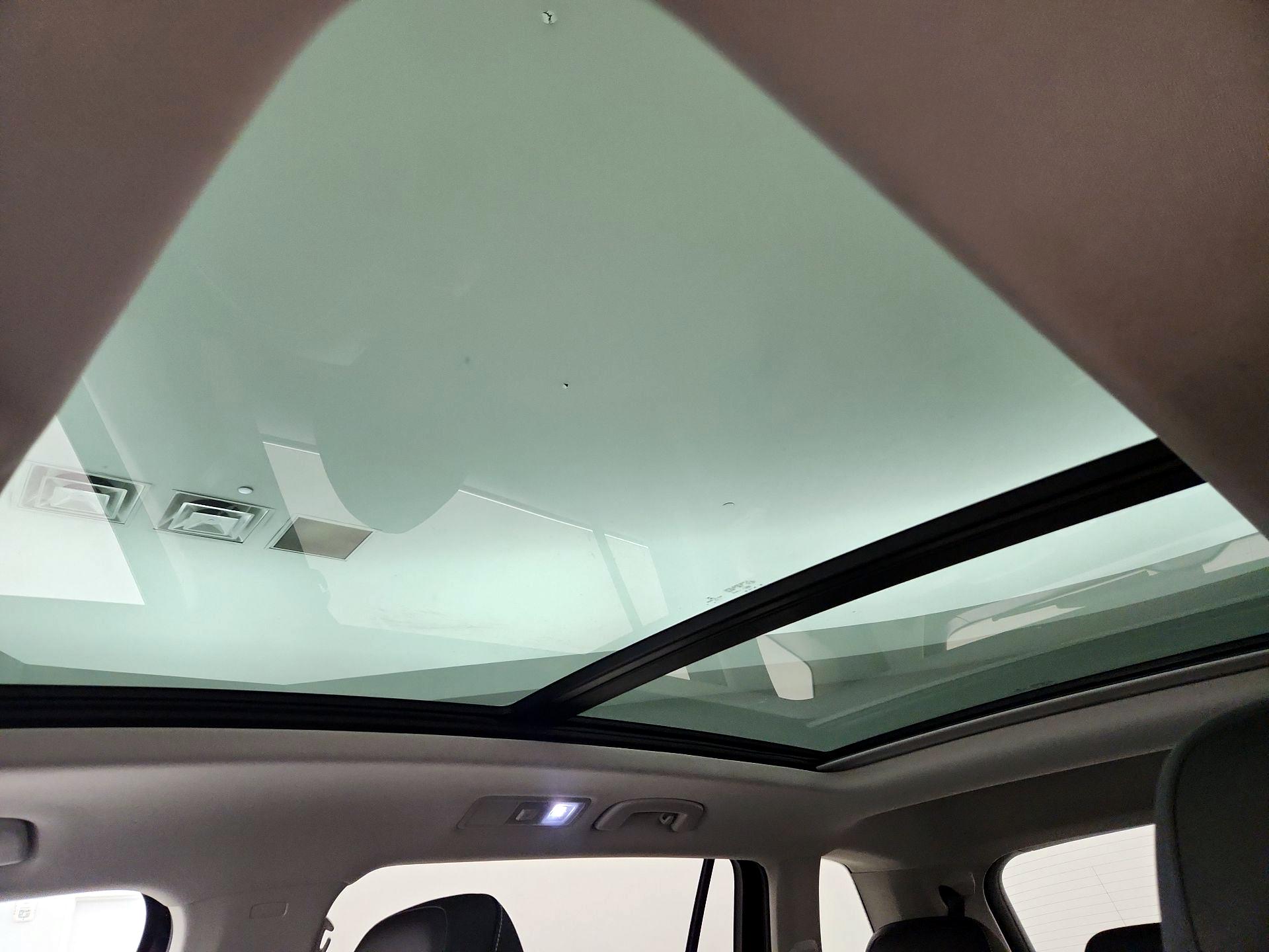 Thumbnail: 2022 Volkswagen Tiguan - 19