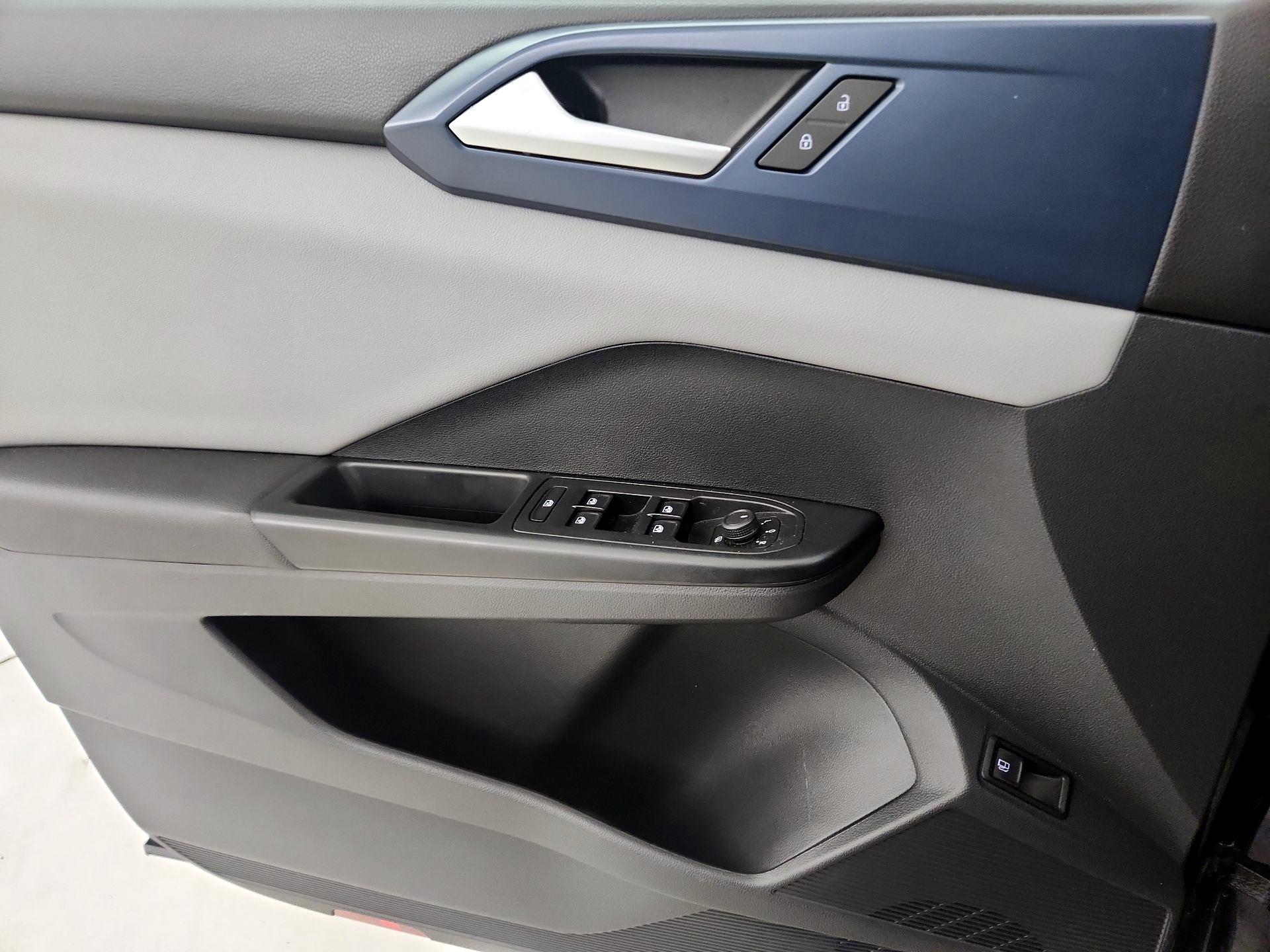 Thumbnail: 2023 Volkswagen Taos - 12