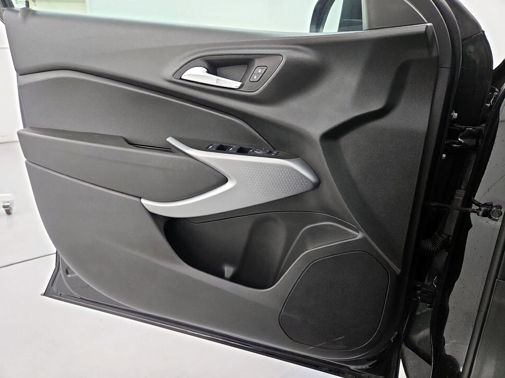 Thumbnail: 2024 Chevrolet Trax - 12