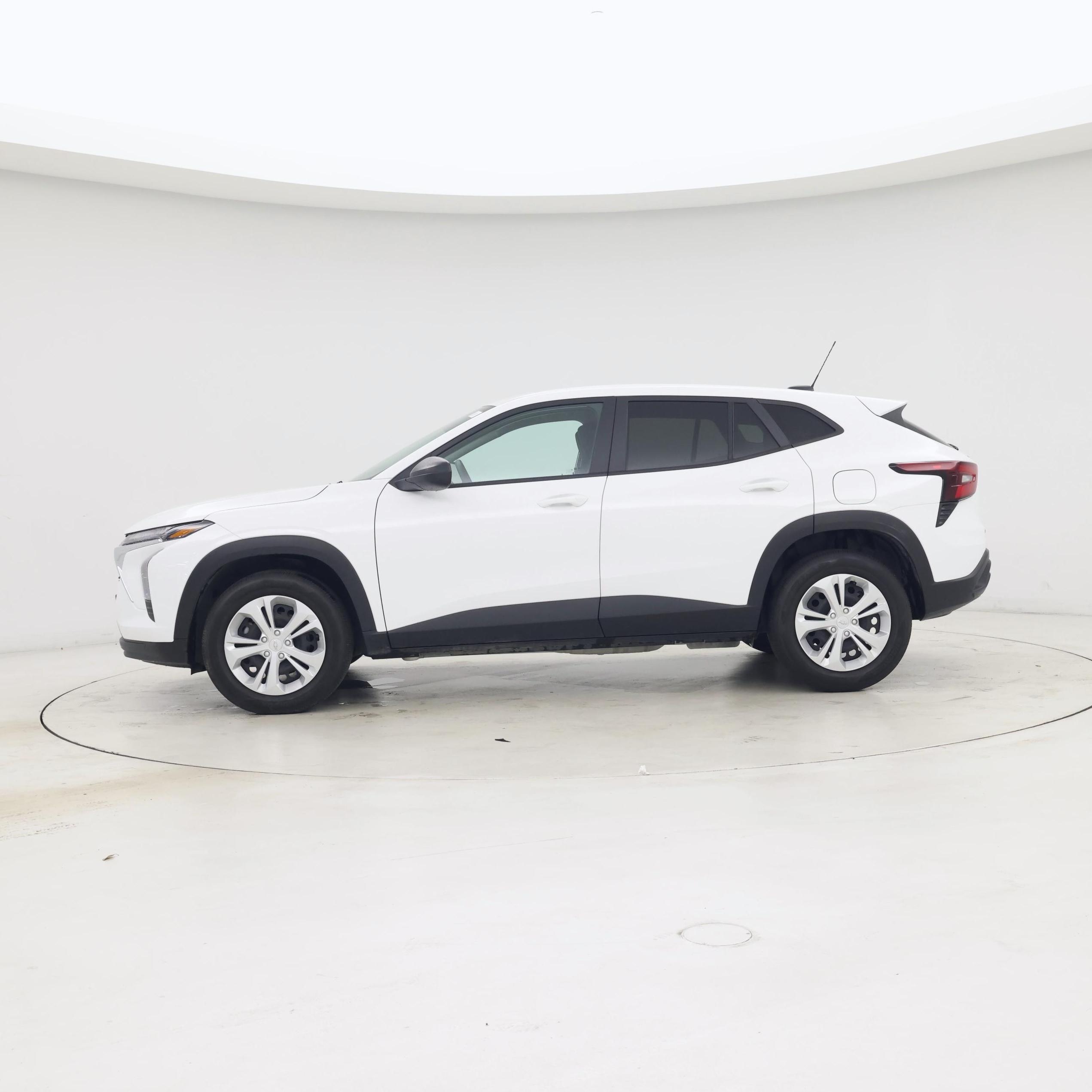 Thumbnail: 2024 Chevrolet Trax - 3